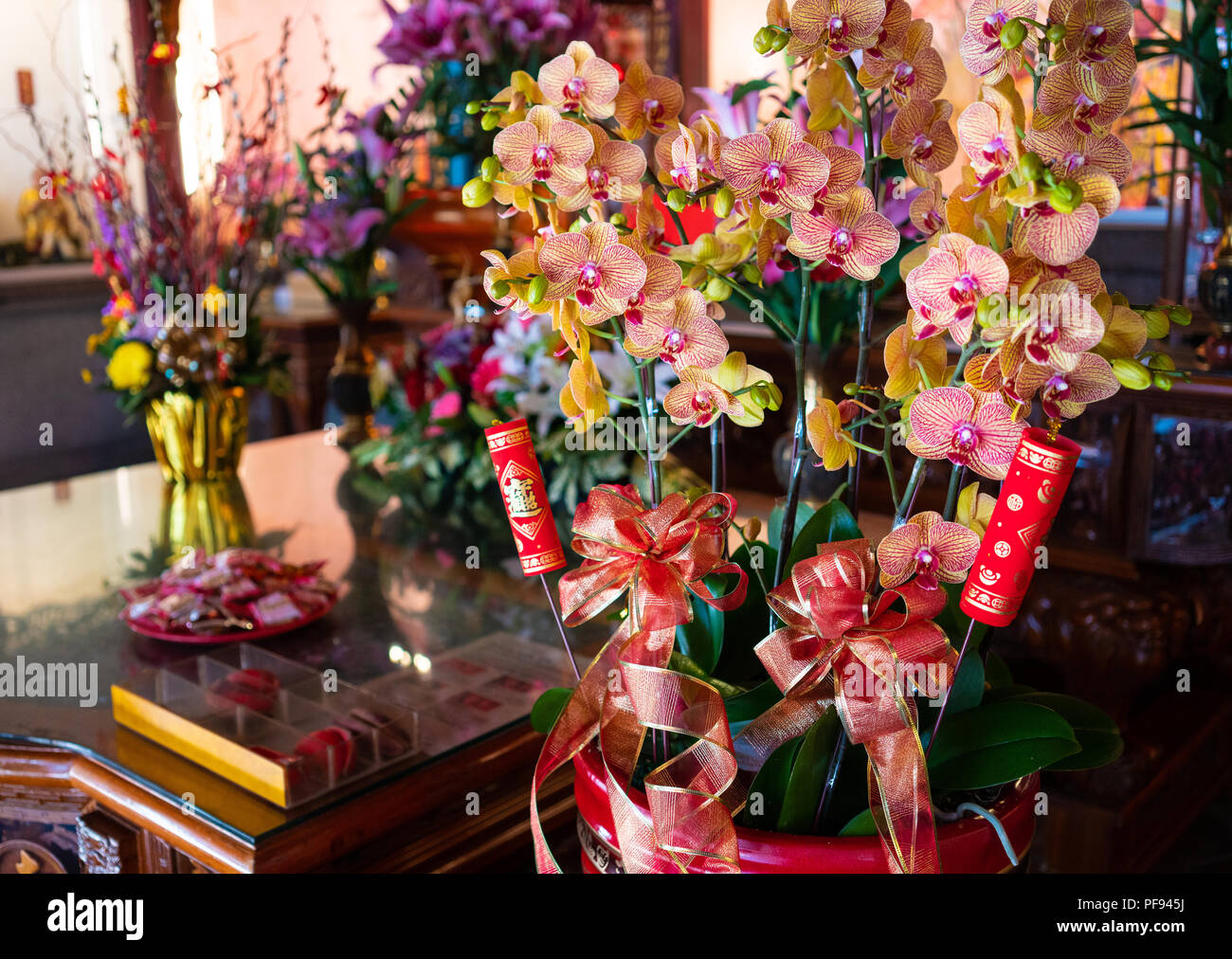 Offering flowers to god hires stock photography and images Alamy