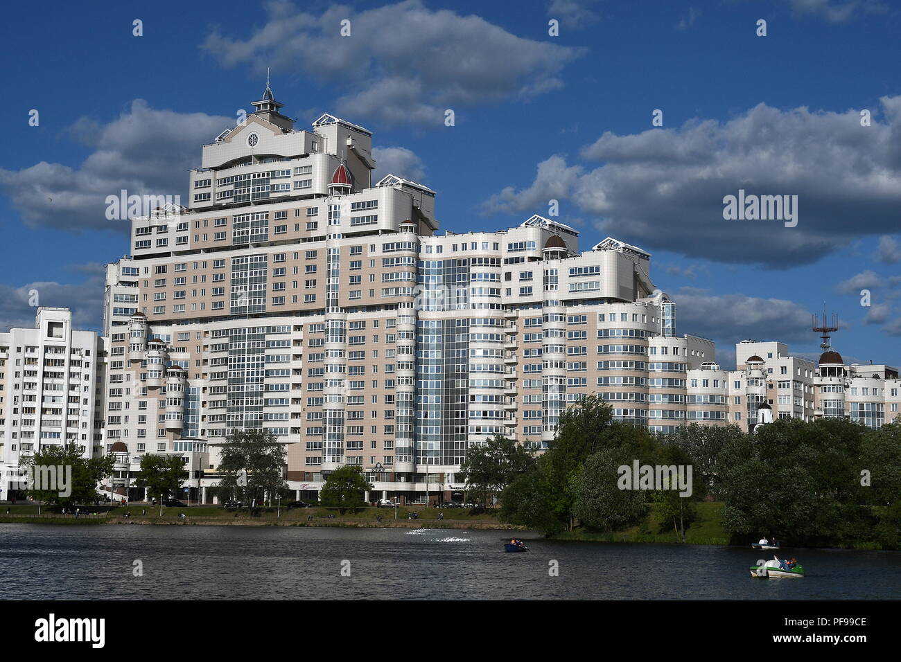 APARTMENT BLOCK AND RIVER SVISLAC IN MINSK, BELARUS Stock Photo Alamy