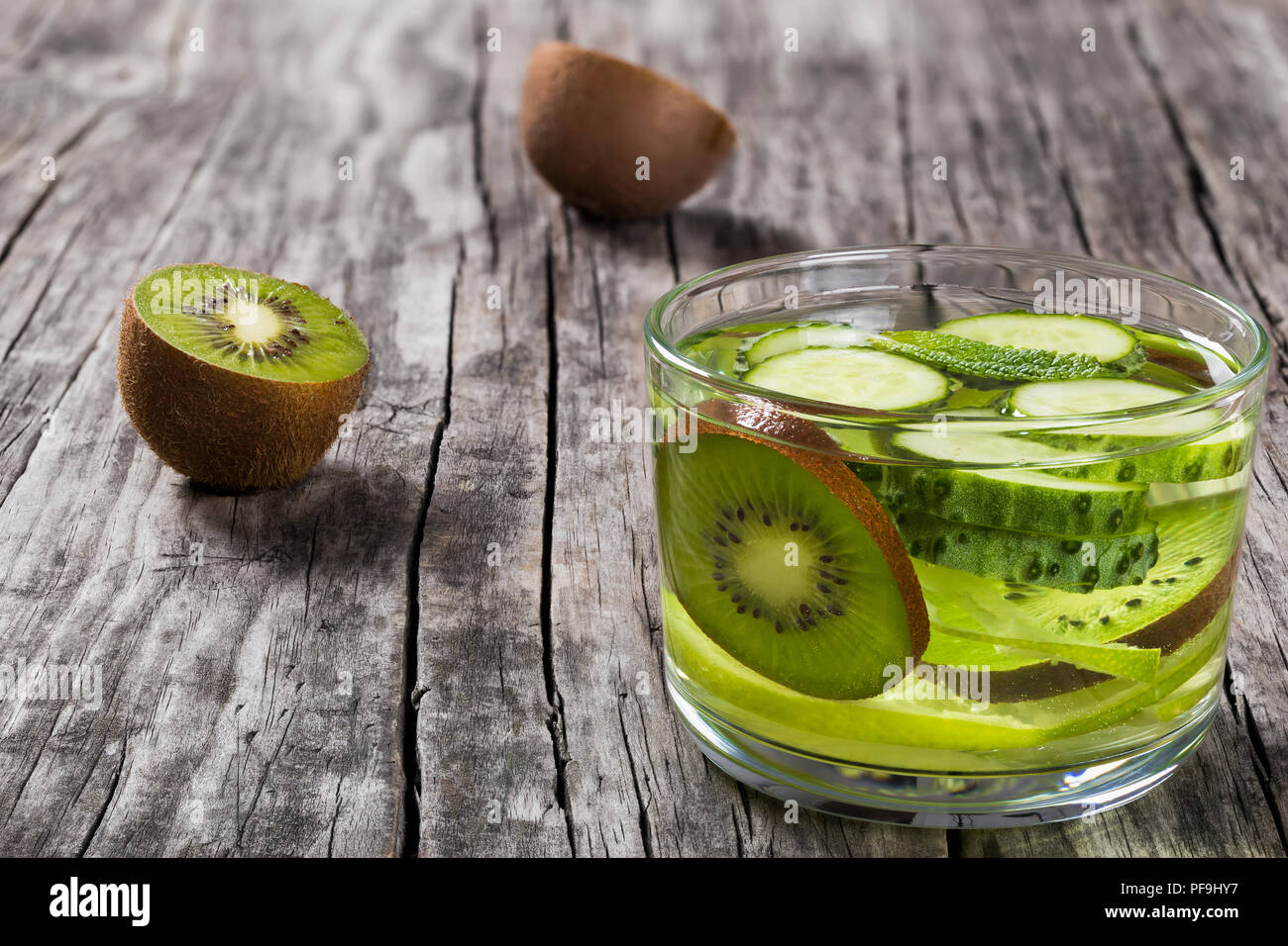 Natural Homemade Drinks For Losing Belly Fat With Sliced Lime Kiwi 