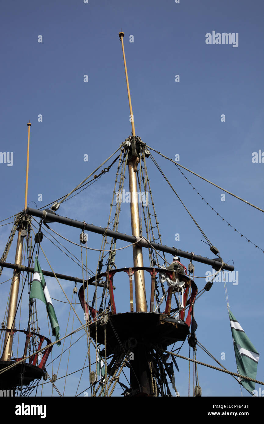 Crows nest ship hi-res stock photography and images - Alamy