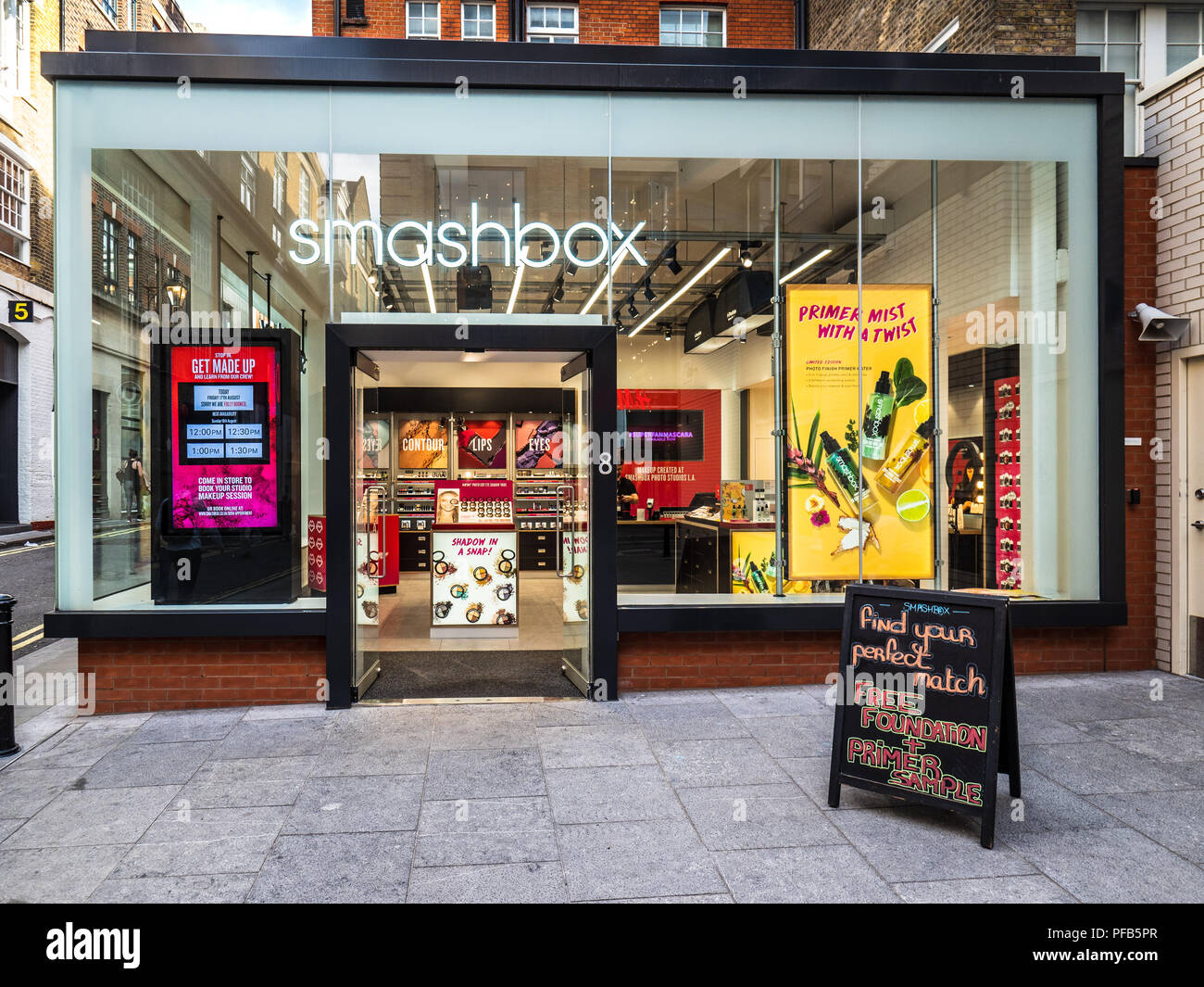 Smashbox Flagship Store in London's Covent Garden - Smashbox is a makeup & beauty products retailer started from Smashbox Studios in Los Angeles 1990 Stock Photo