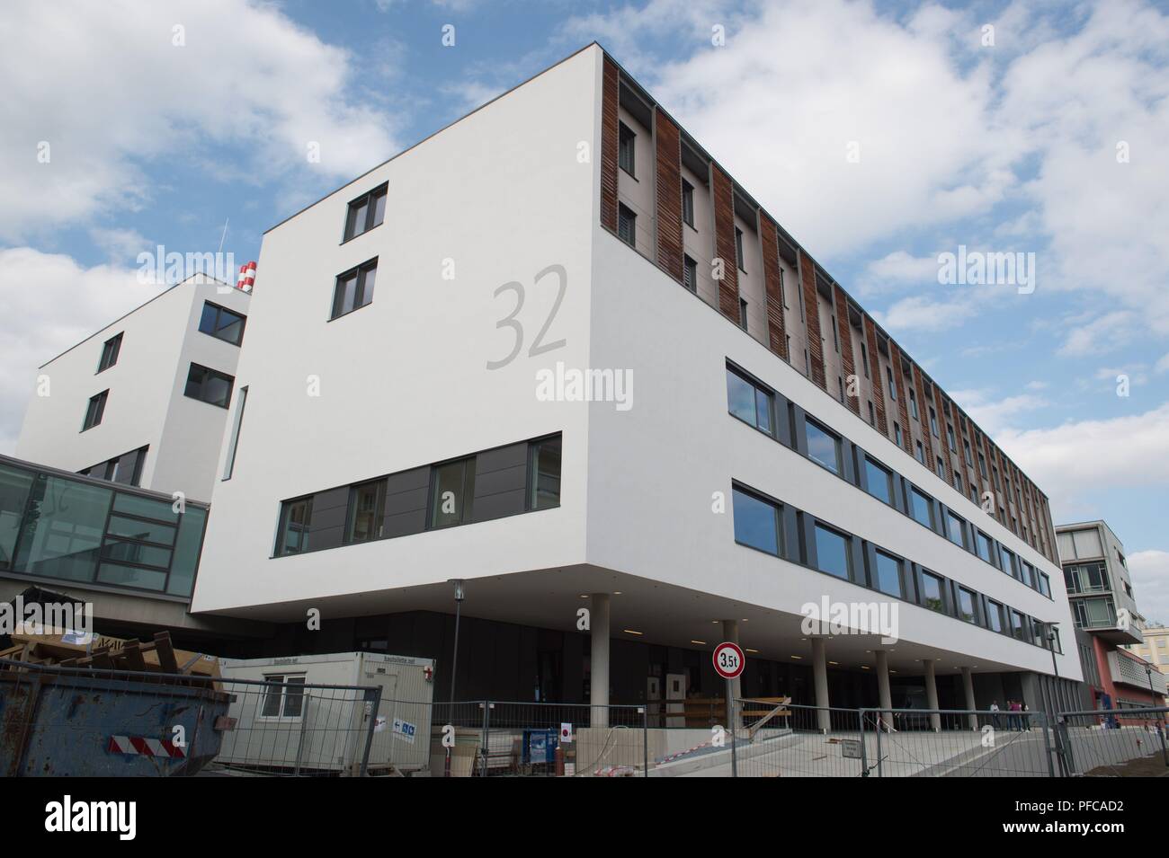 Dresden, Germany. 20th Aug, 2018. A new building complex with surgical