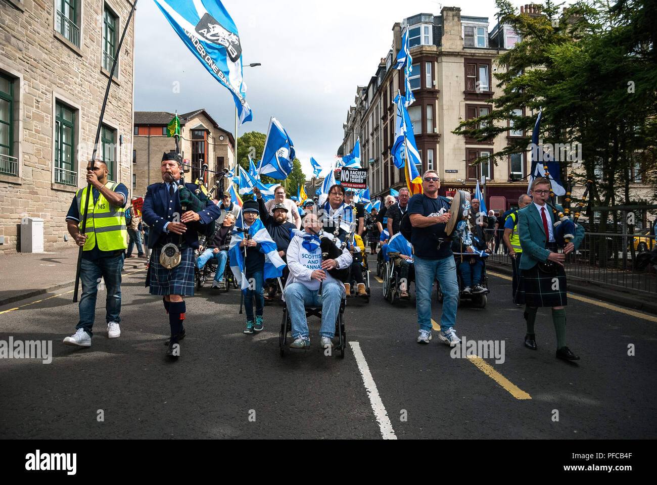 Flags and bagpipes hi-res stock photography and images - Alamy