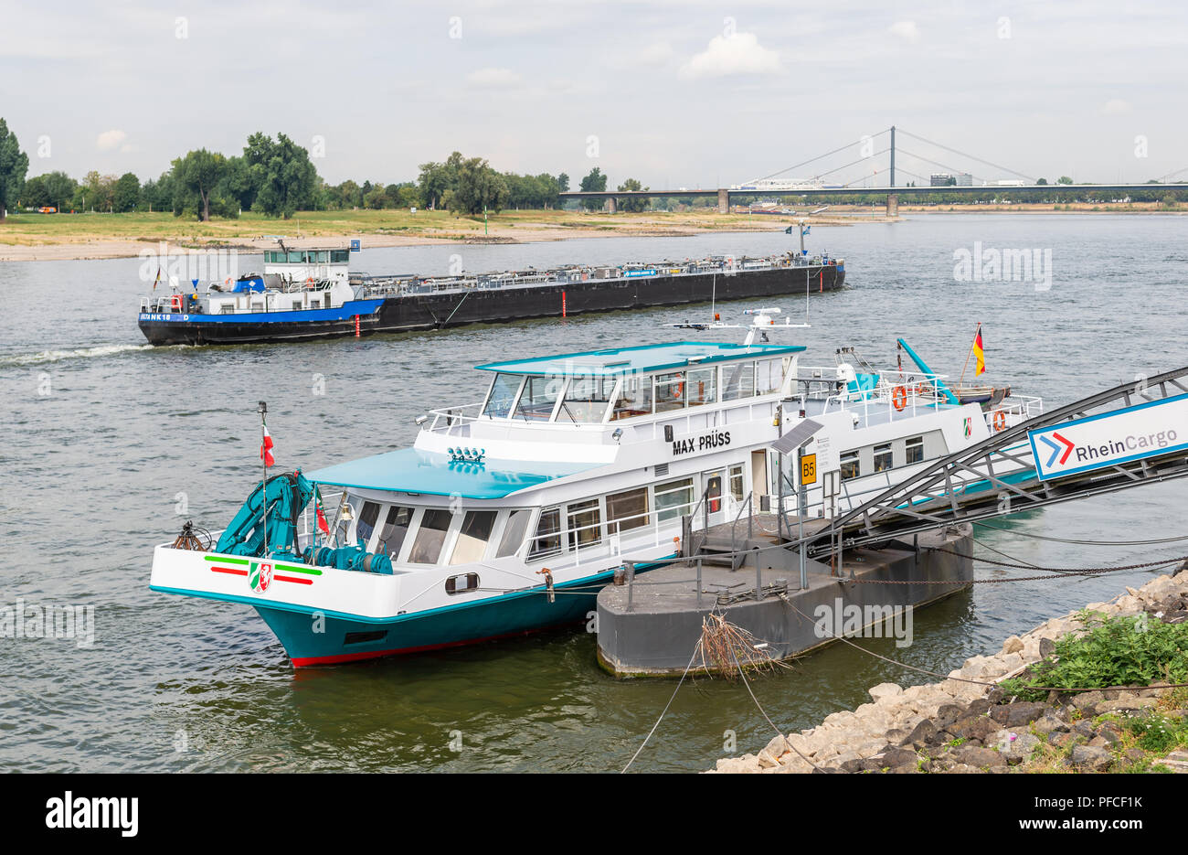 21 August 2018, Germany, Düsseldorf: The laboratory ship "Max Prüss" of the State Office for Nature, Environment and Consumer Protection (LANUV) is moored on the Rhine. The ship was the first inland vessel in North Rhine-Westphalia to be retrofitted with an exhaust gas purification system. Photo: Christophe Gateau/dpa Stock Photo