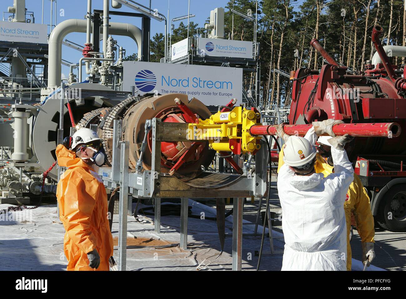 Russia. 21st Aug, 2018. The inspection tool (PIG) is inserted into the PIG  trap at the start of the pipelines in Portovaya, Russia, and launched into  the pipelines, where it travels with