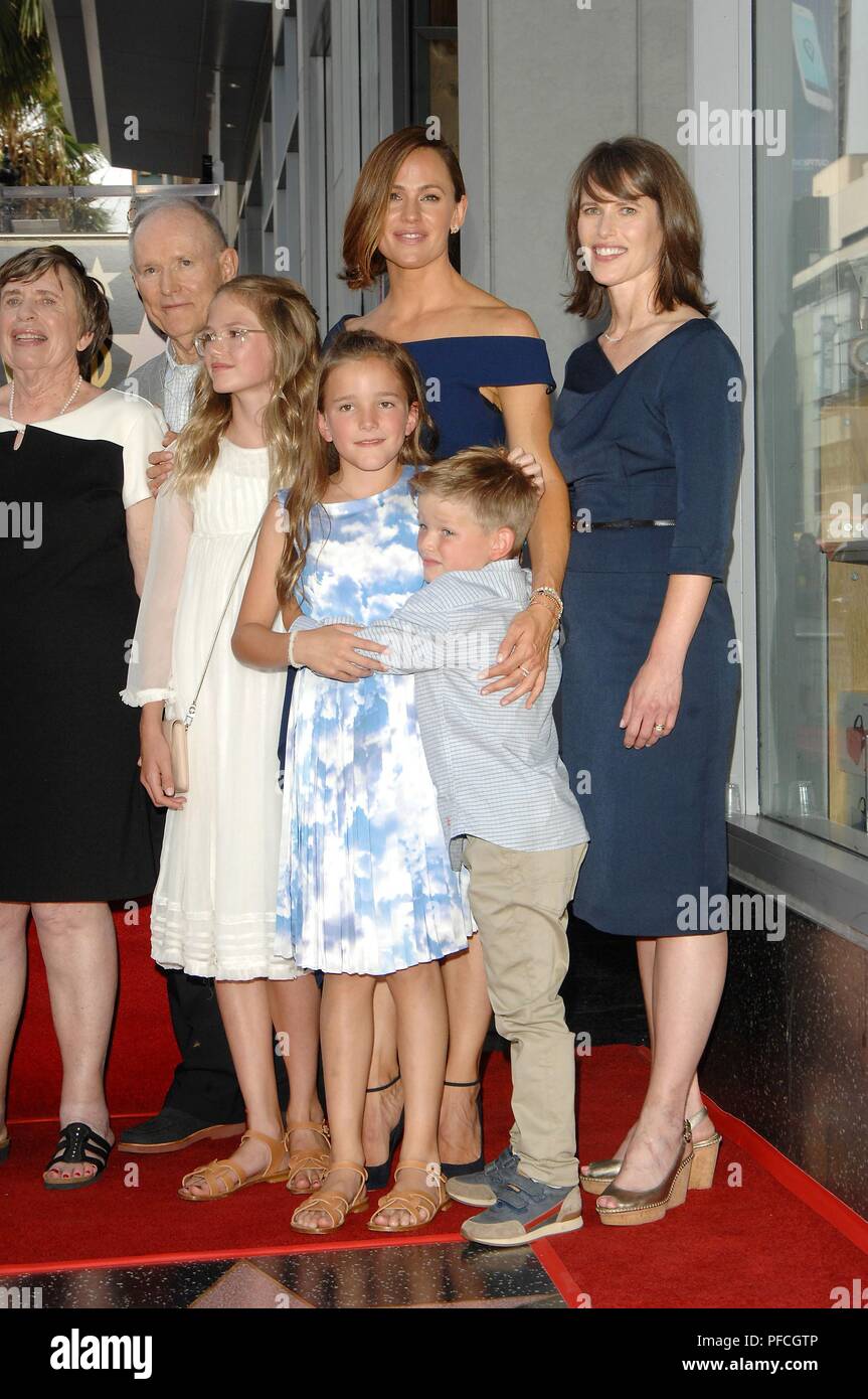 Los Angeles, CA, USA. 20th Aug, 2018. Jennifer Garner, family at the