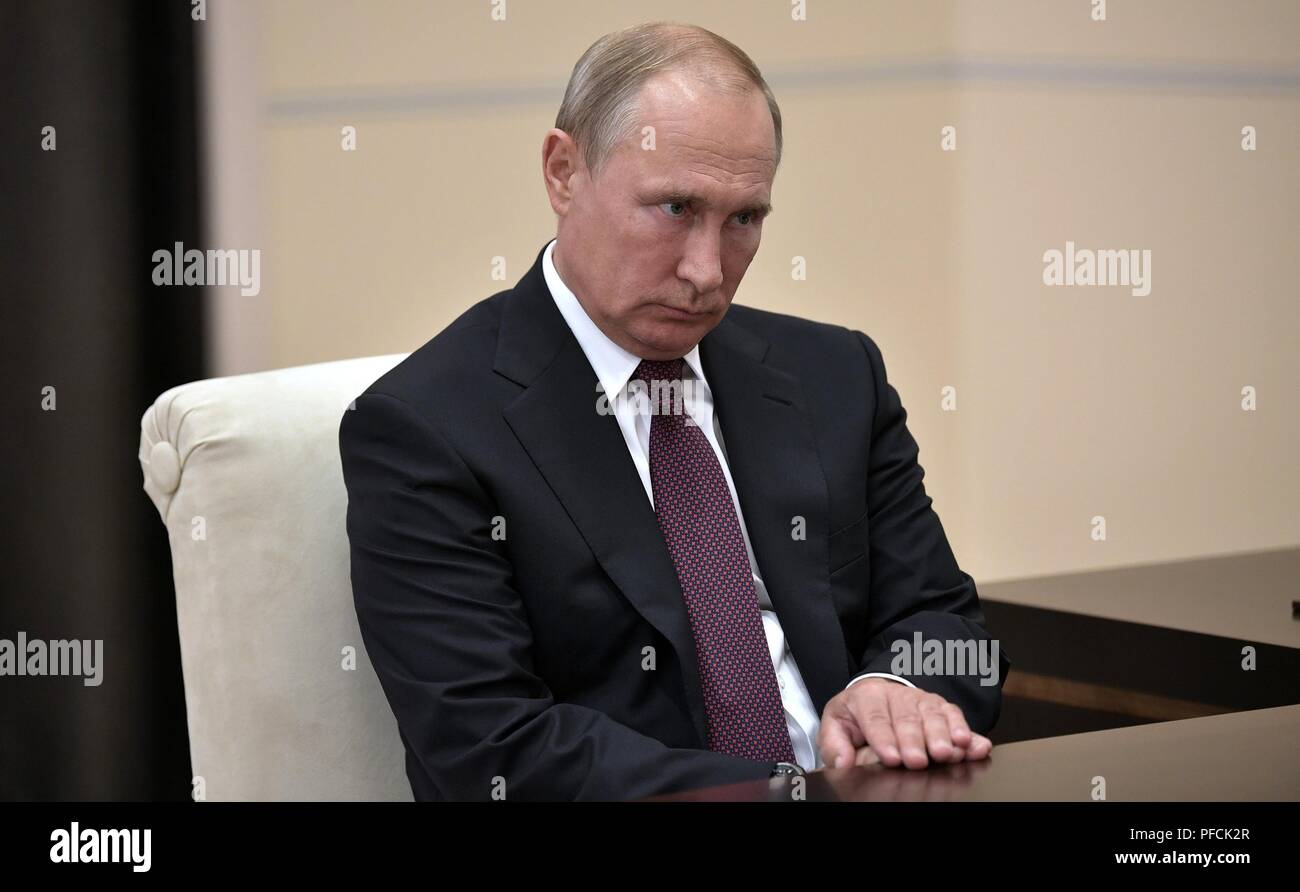 Putin angry hi-res stock photography and images - Alamy