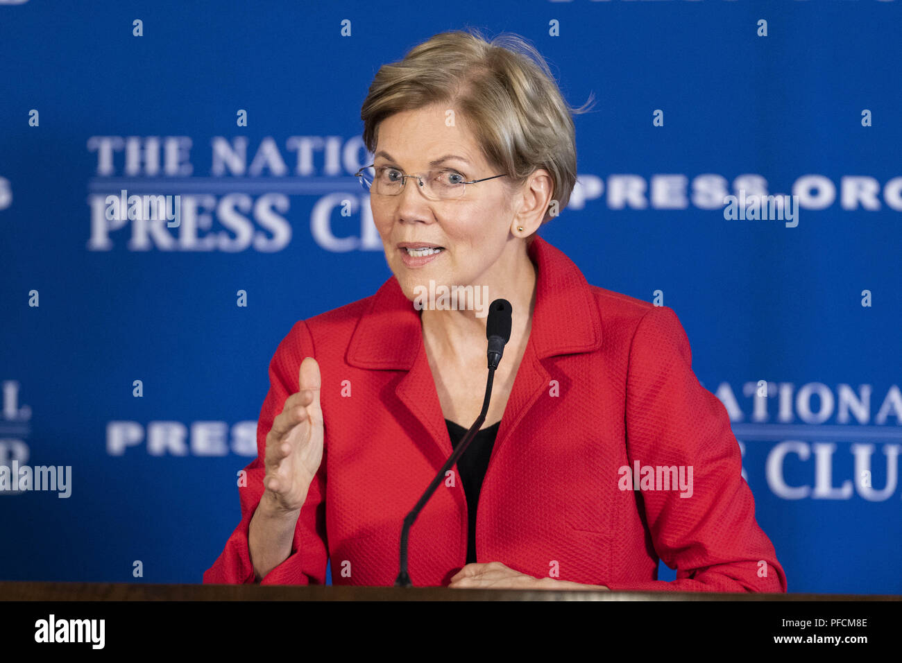 Washington, DC, USA. 21st Aug, 2018. Senator ELIZABETH WARREN (D-MA) speaking about her proposed Anti-Corruption and Public Integrity Act at the National Press Club on August 21, 2018 Credit: Michael Brochstein/ZUMA Wire/Alamy Live News Stock Photo