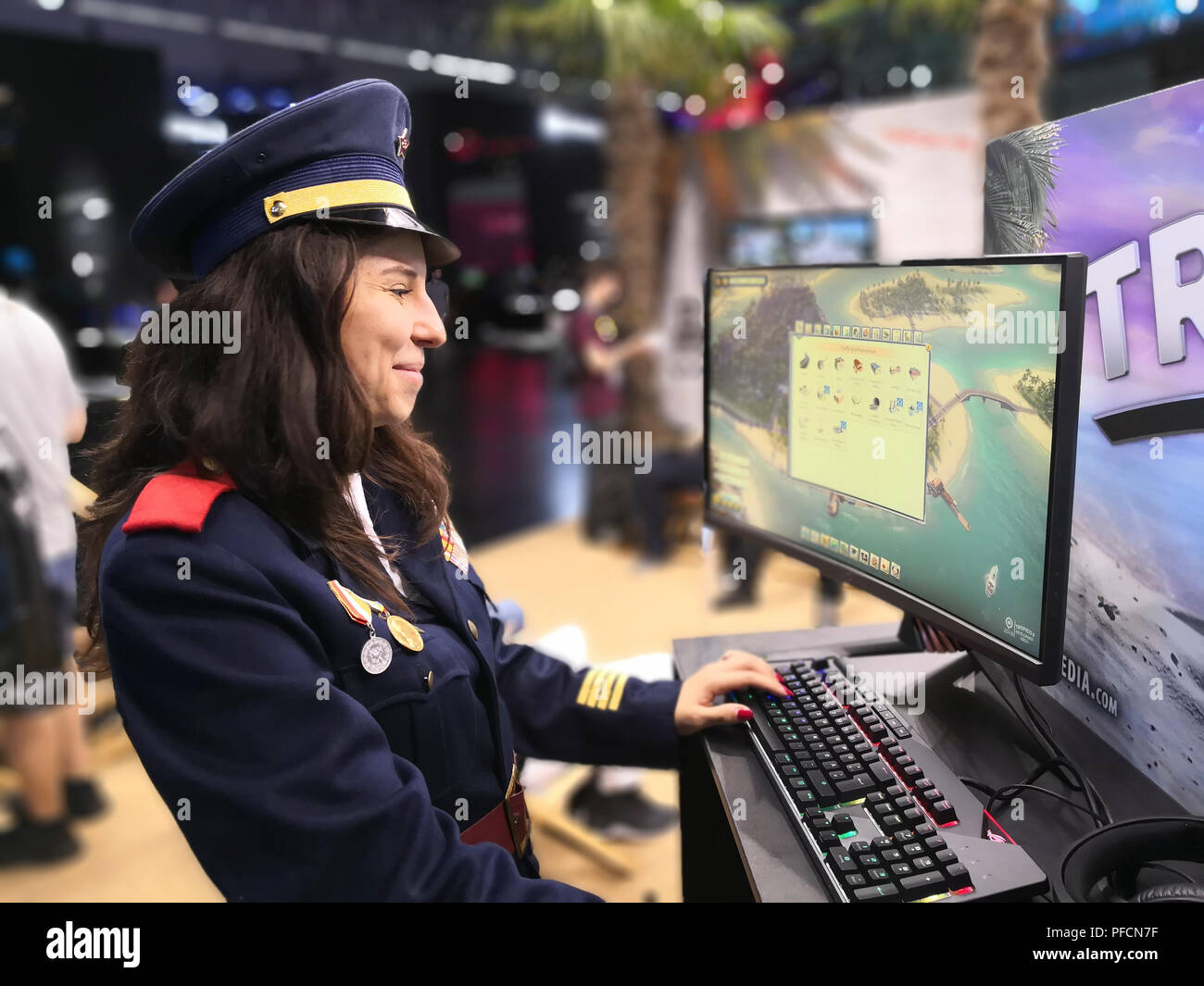 Cologne, Germany, 21st of August 2018, Cosplayer girl playing Tropico 6 on Kalypso media stand. Credit: Jovana and Miodrag Kuzmanović/Alamy Live News Stock Photo