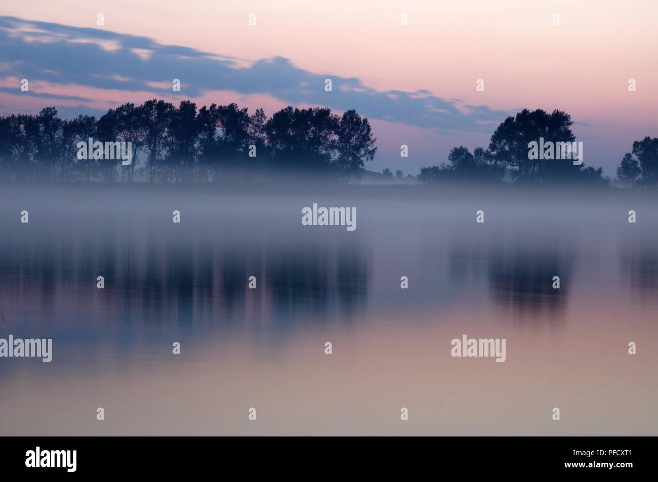Pink sunset gradient hi-res stock photography and images - Alamy