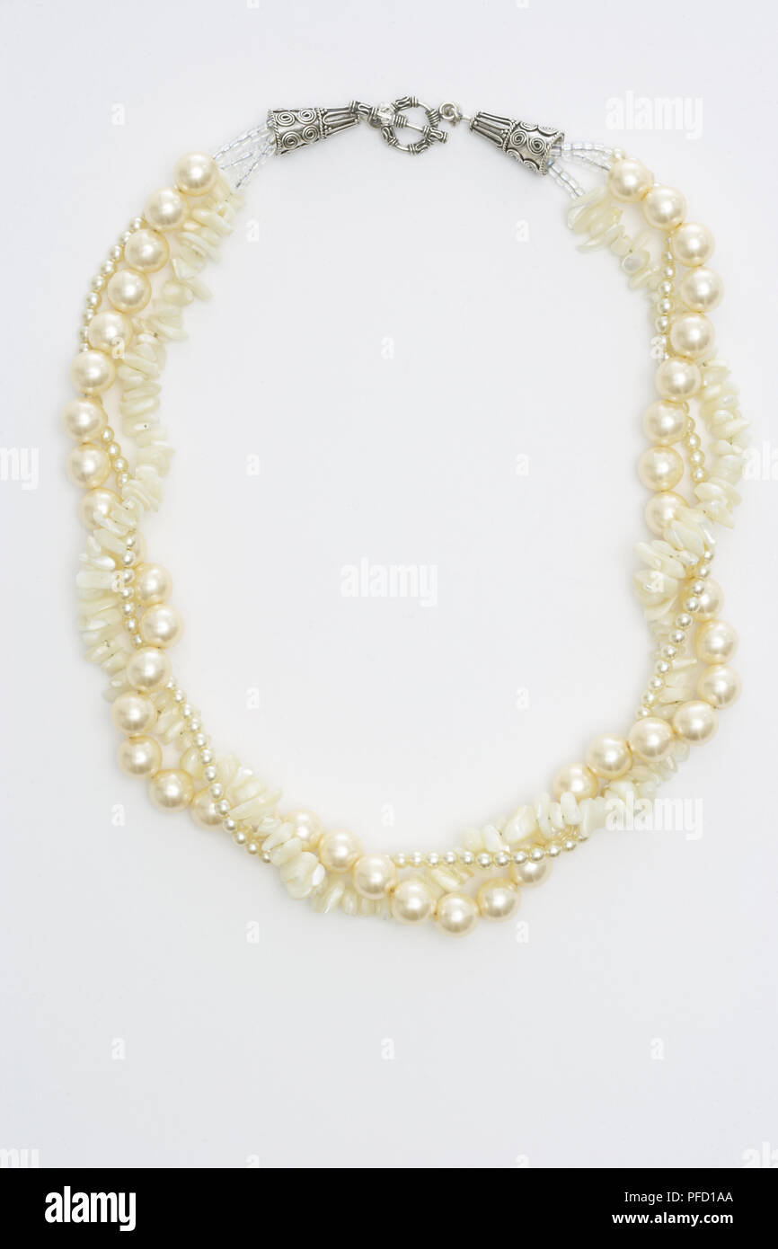 Twisted pearl beaded necklace 
