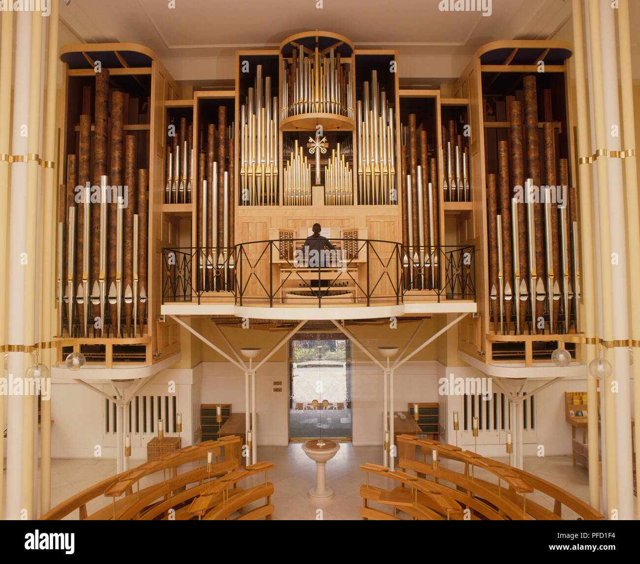 Playing church organ hires stock photography and images Alamy