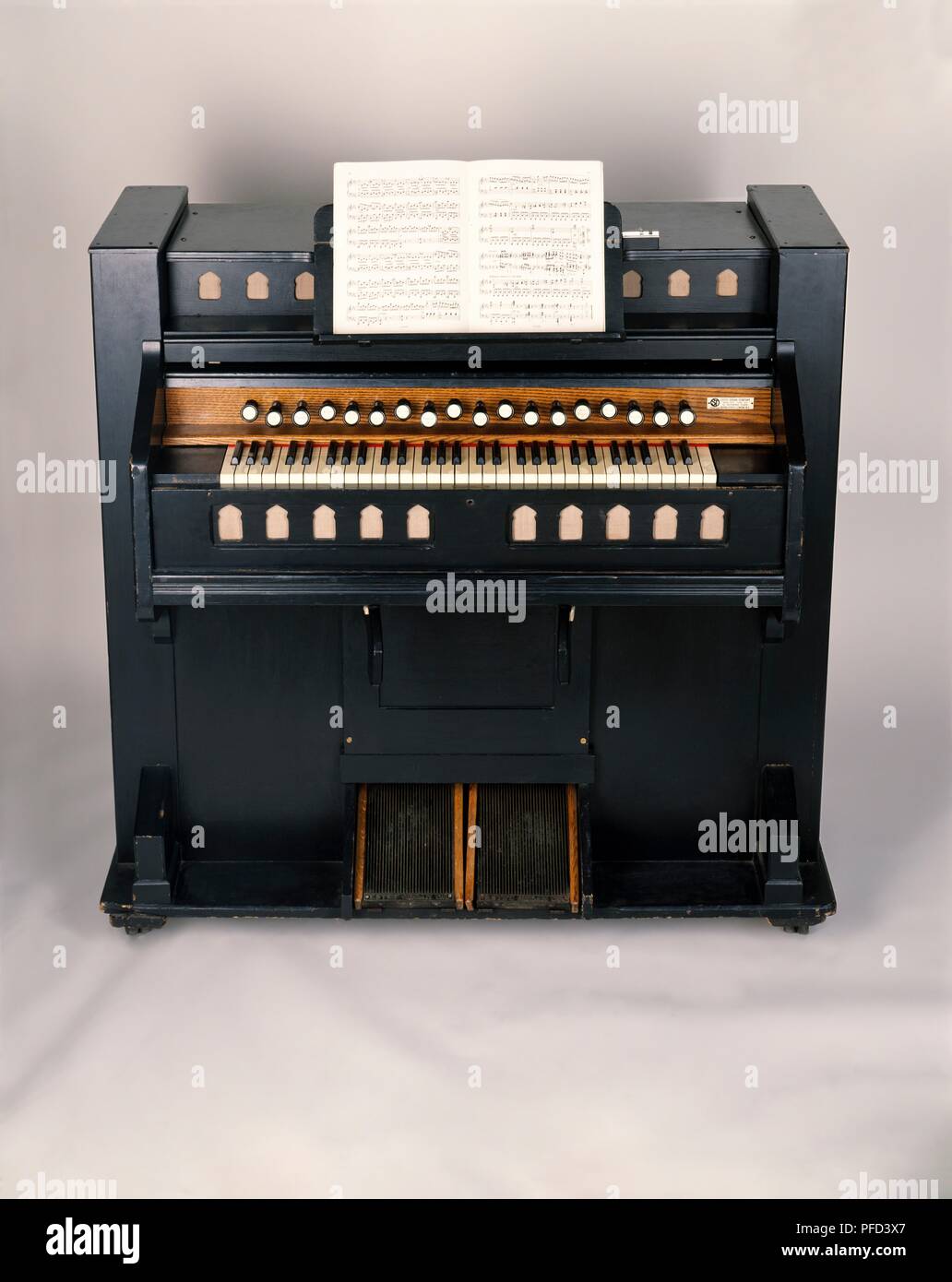 Harmonium keyboard hires stock photography and images Alamy