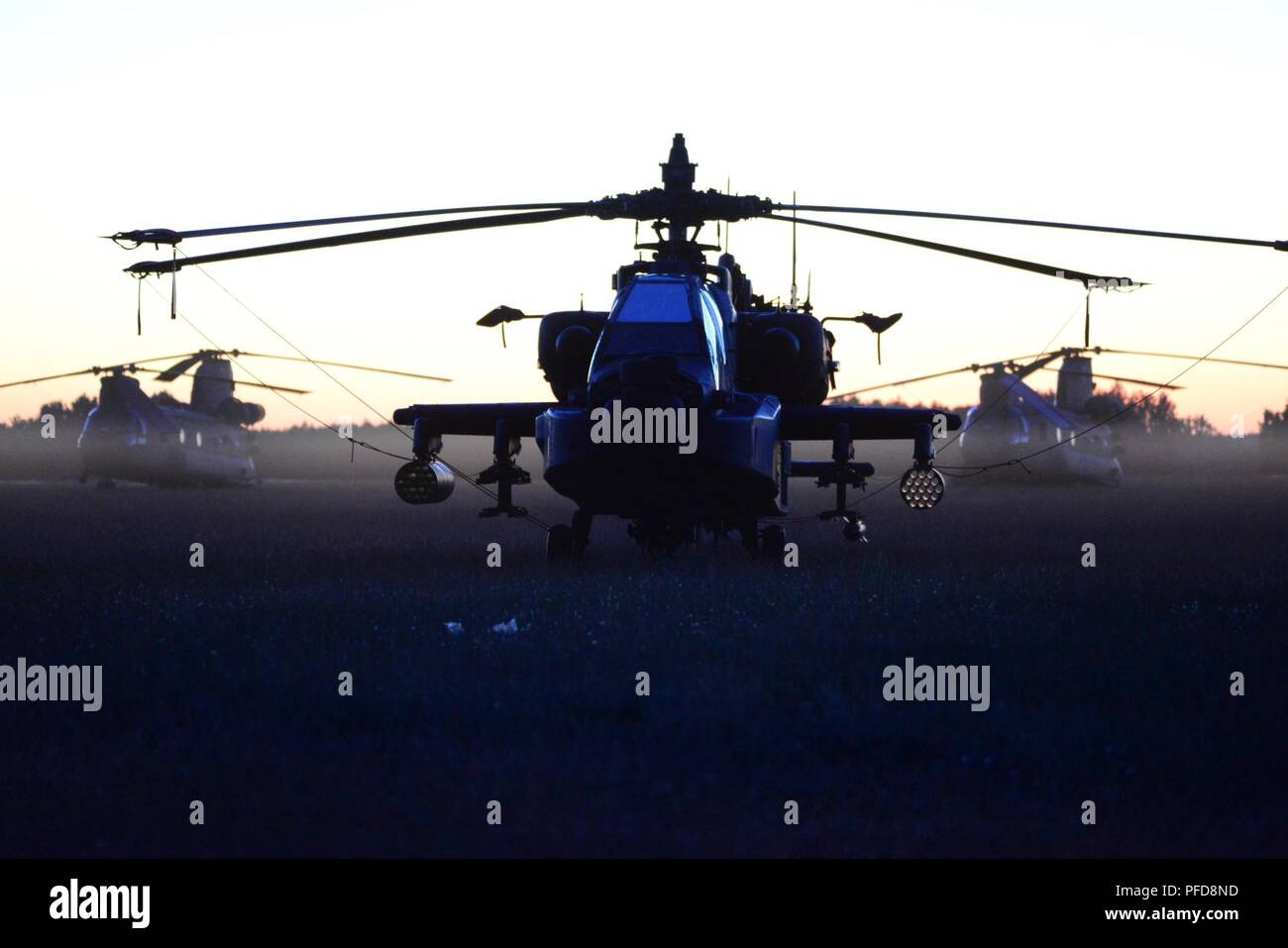 U s army apache helicopters hi-res stock photography and images - Alamy