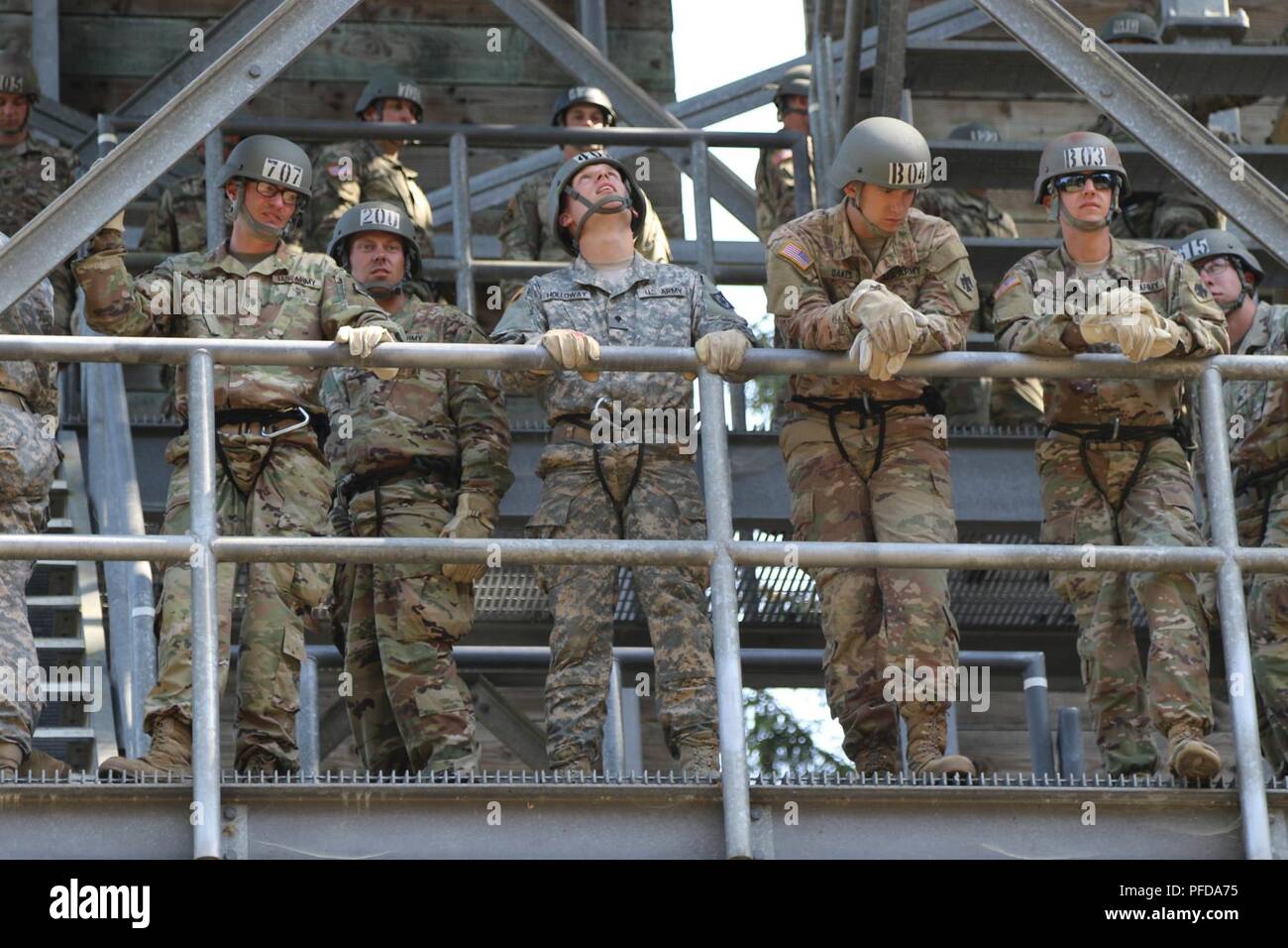 Soldiers wait for their turn to rappel from a 70-foot tower during Air ...