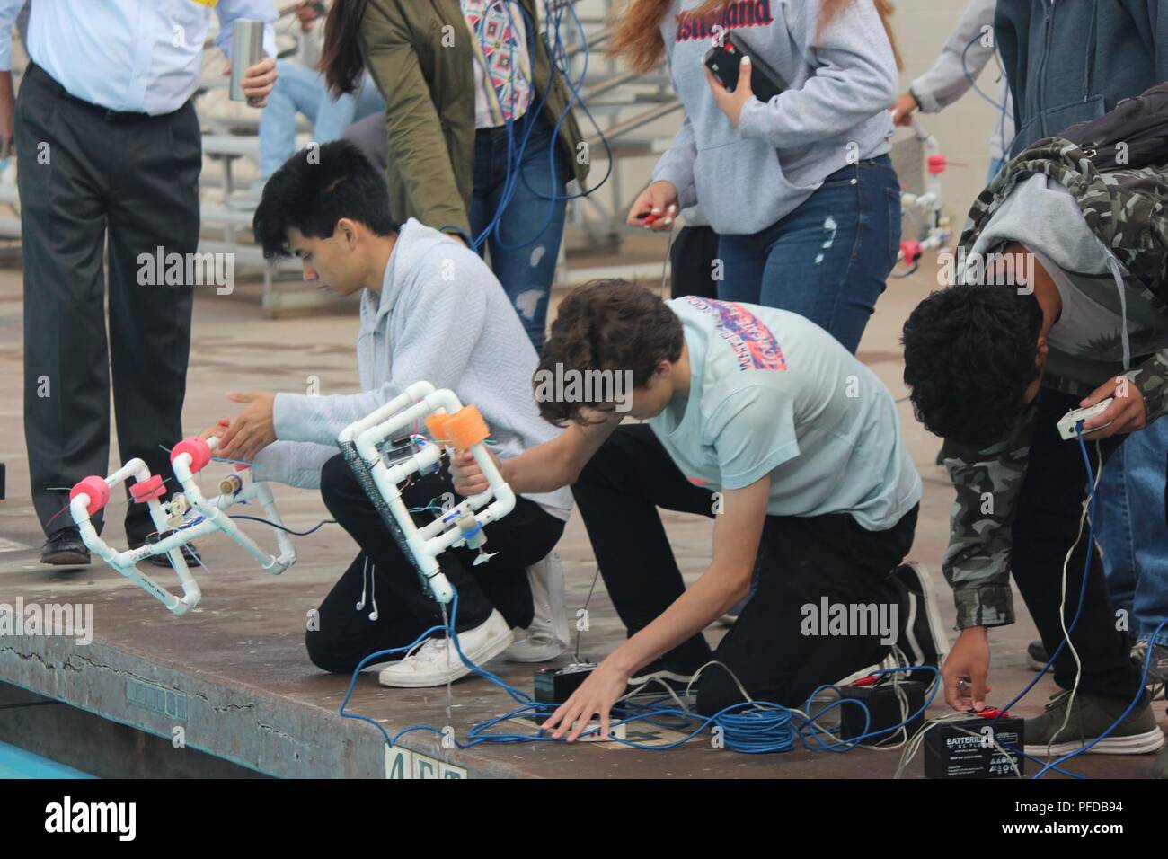 OXNARD, Calif.—Students at Oxnard High School prepare their Remotely