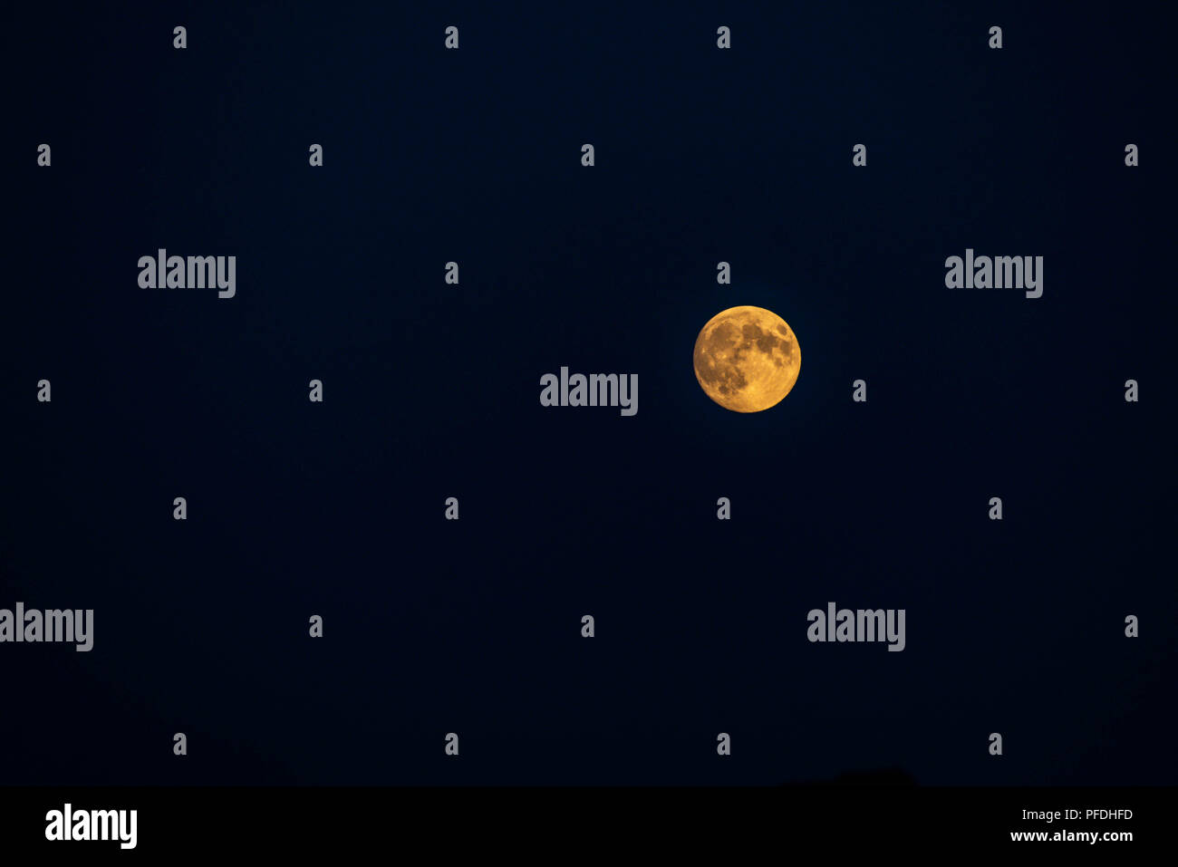 Newtonian telescope hires stock photography and images Alamy