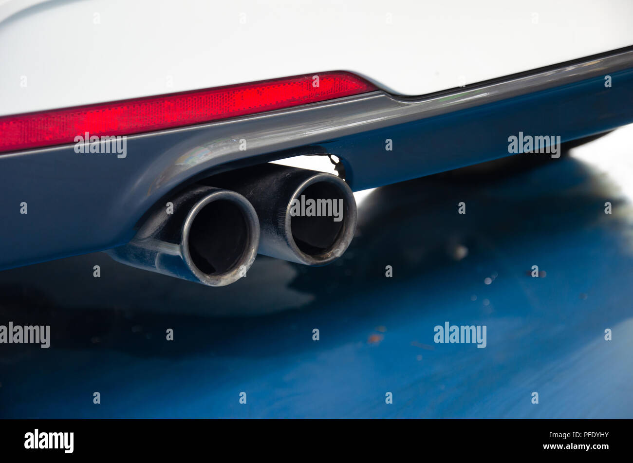 Exhaust Pipe Smoke Stock Photos & Exhaust Pipe Smoke Stock Images Alamy