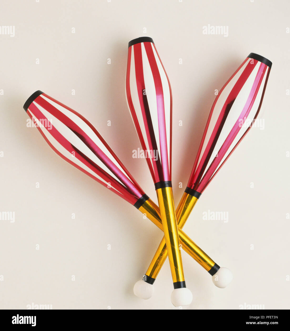 Juggling pins hi-res stock photography and images - Alamy