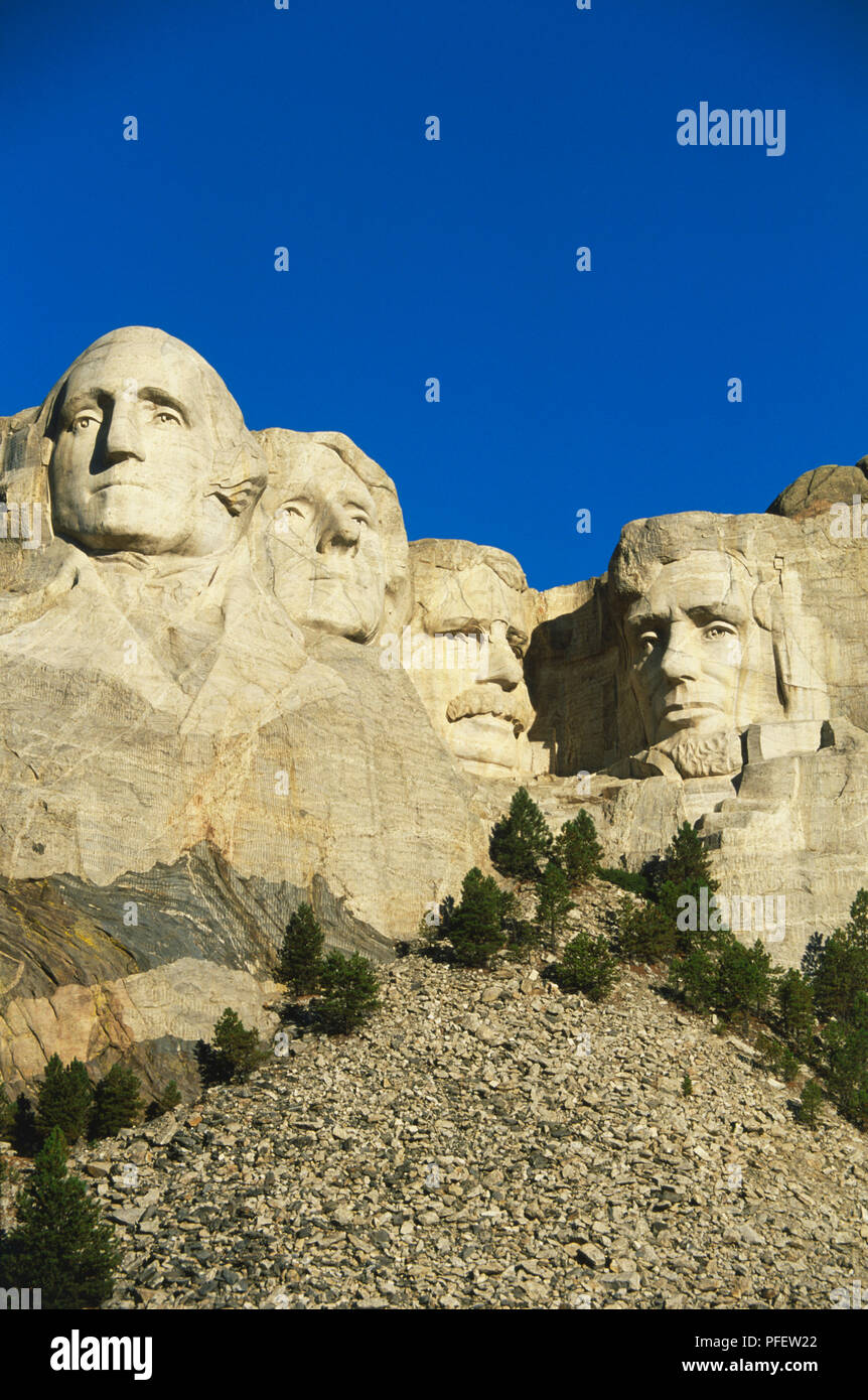 USA, South Dakota, Great Plains, Black Hills, Mount Rushmore National Memorial, giant sculpted heads of presidents George Washington, Thomas Jefferson, Abraham Lincoln, and Theodore Roosevelt, created by Gutzon Borglum, completed in 1941 Stock Photo