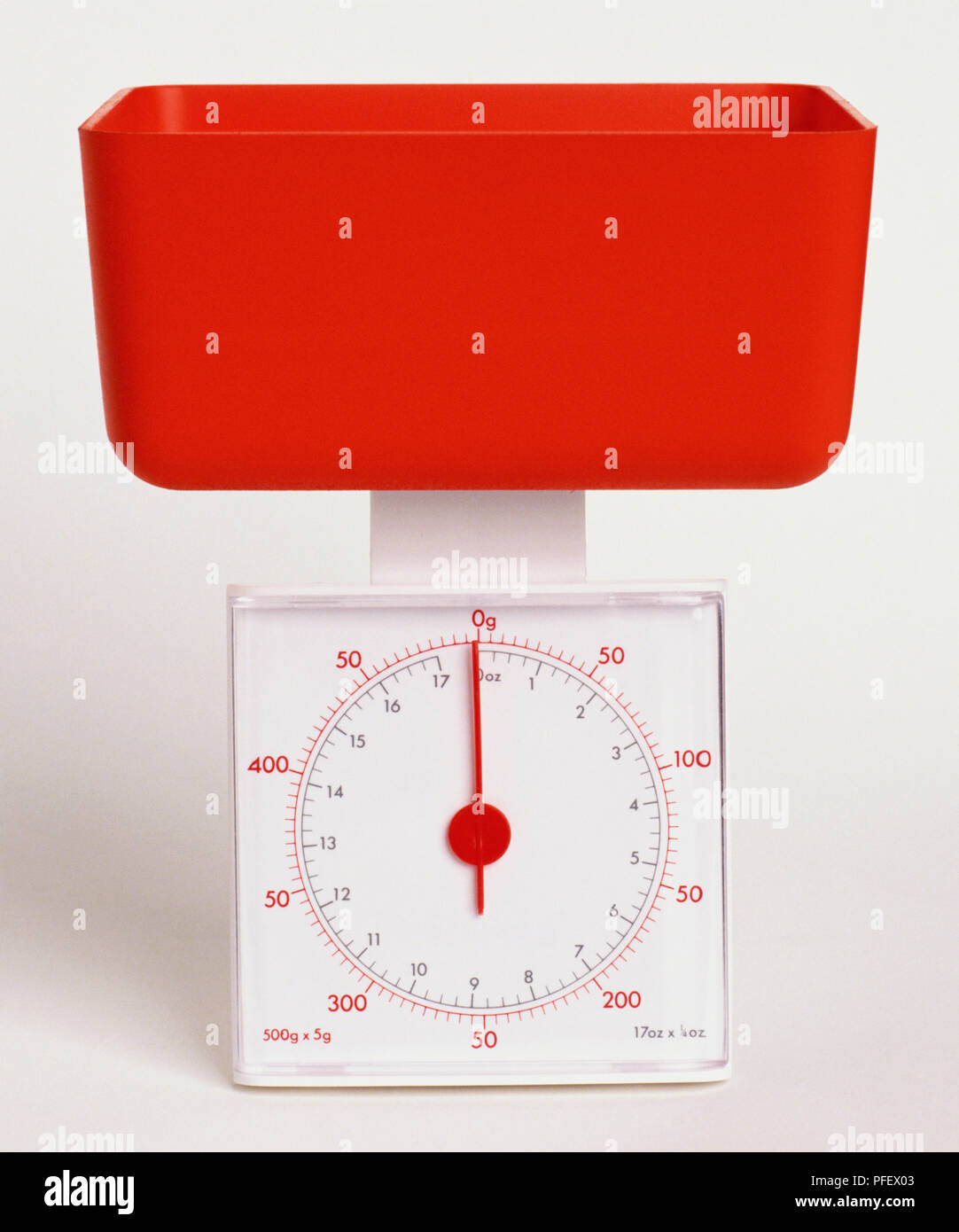 Mechanical weighing scales hires stock photography and images Alamy