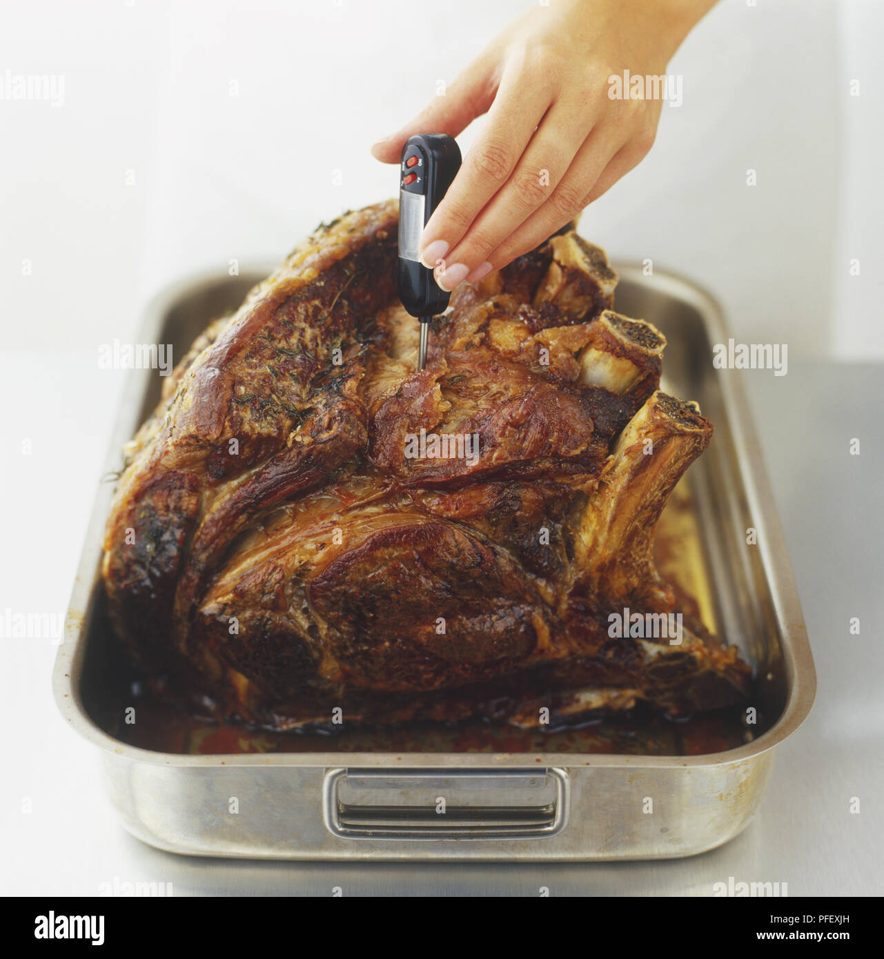 https://c8.alamy.com/comp/PFEXJH/using-a-meat-thermometer-to-measure-internal-temperature-of-roasted-beef-joint-PFEXJH.jpg