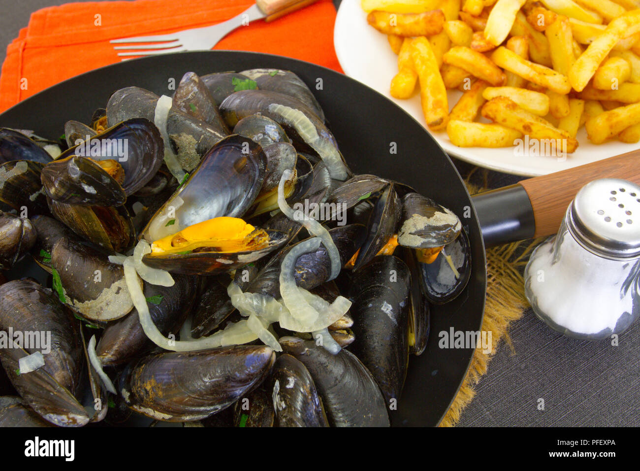 mussels at the marinière Stock Photo - Alamy