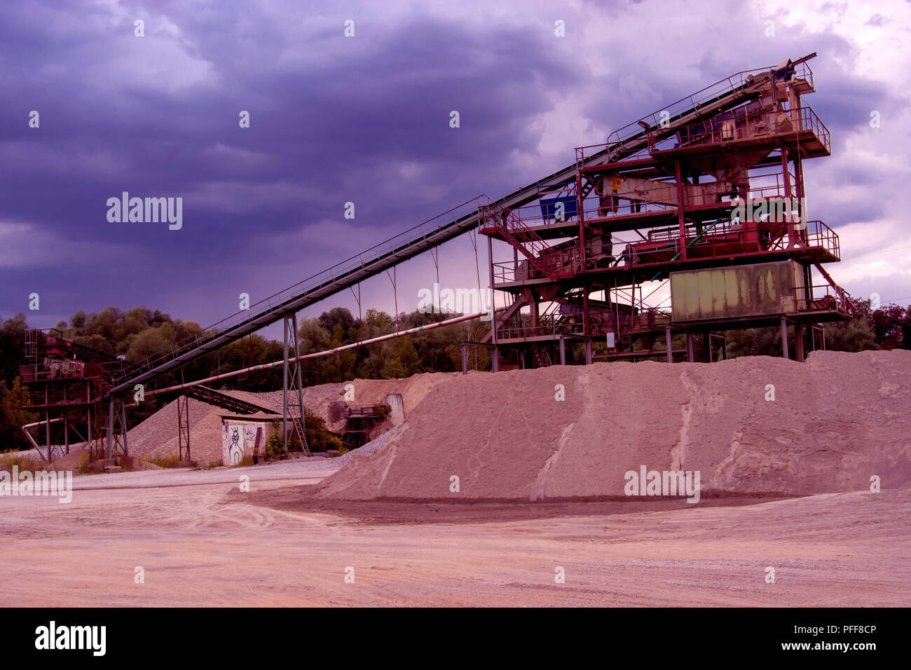 Production gravel hires stock photography and images Alamy