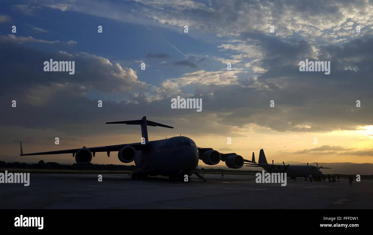 A C-17 Globemaster, assigned to the Tennessee National Guard, sits on the flight line of the Constantine the Great Airport, June 10, 2018, in Nis, Serbia. The aircraft arrived with about 90 Soldiers from both the 269th Military Police Company, Tennessee National Guard, and the 838th Military Police Company, Ohio National Guard. The Soldiers traveled to Serbia to participate in Exercise Platinum Wolf 2018, a two-week multinational peacekeeping exercise that brought 10 nations together to enhance military cooperation and interoperability at Serbia’s South Base and Borovac Training Area, June 11- Stock Photo