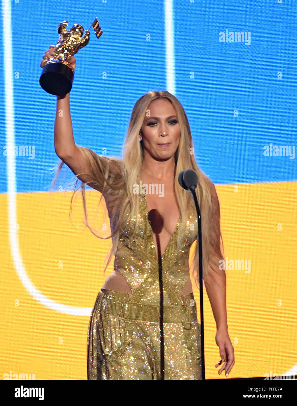 Jenifer Lopez on stage at the 2018 MTV Video Music Awards held at Radio City Music Hall in Los Angeles, USA. Picture date: Monday August 20, 2018. See PA Story SHOWBIZ VMAs. Photo credit should read: PA/PA Wire on stage at the 2018 MTV Video Music Awards held at The Forum in Los Angeles, USA. Picture date: Monday August 20, 2018. See PA Story SHOWBIZ VMAs. Photo credit should read: PA/PA Wire Stock Photo