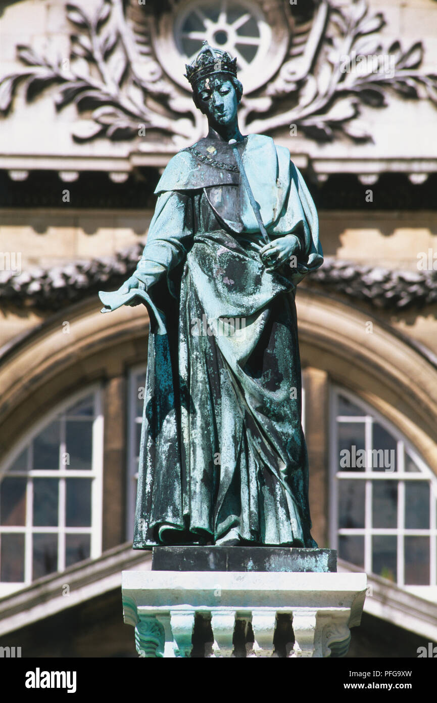 Great Britain, England, Cambridgeshire, bronze statue of Henry VI