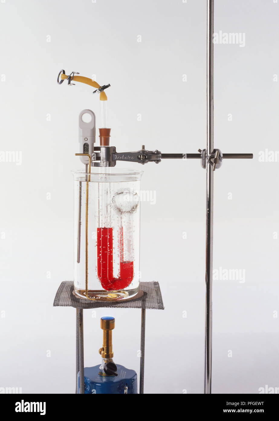 Scientific apparatus used in pressure experiment to show Charlies' Law, the volume of a mass of gas at a fixed pressure depends on its temperature. Stock Photo