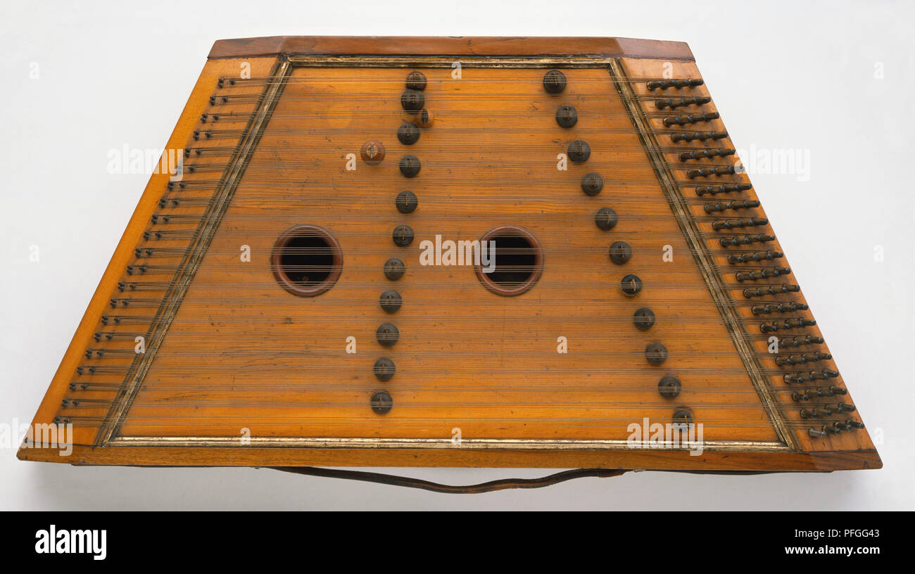 Dulcimer with strings of graduated length stretched over a sounding