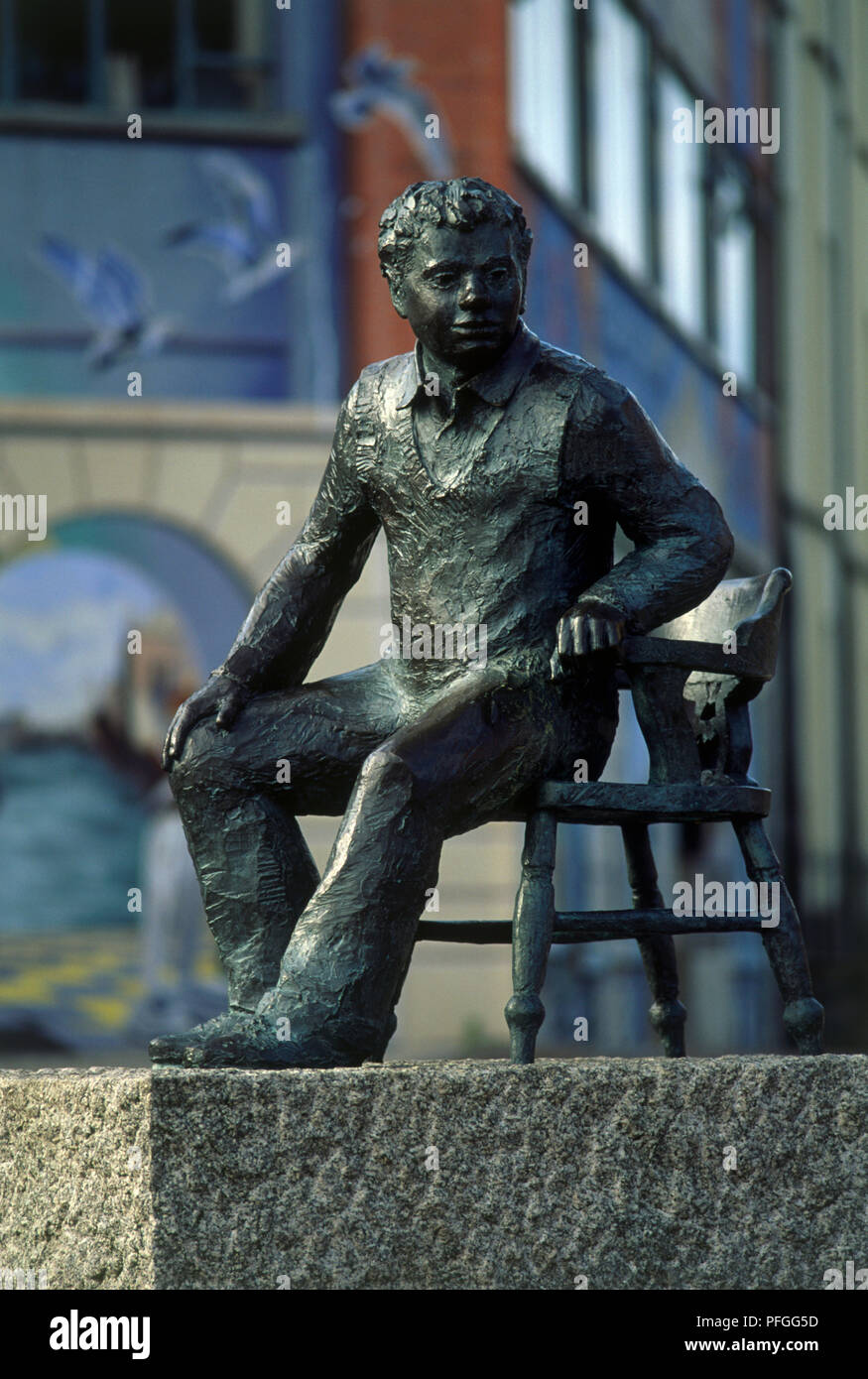 Great Britain, Wales, Swansea, statue of the poet Dylan Thomas Stock ...