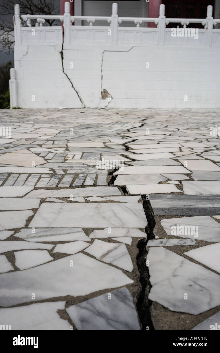 Fissure and damages at Martyrs shrine after Hualien six February 2018 earthquake in Taiwan Stock Photo