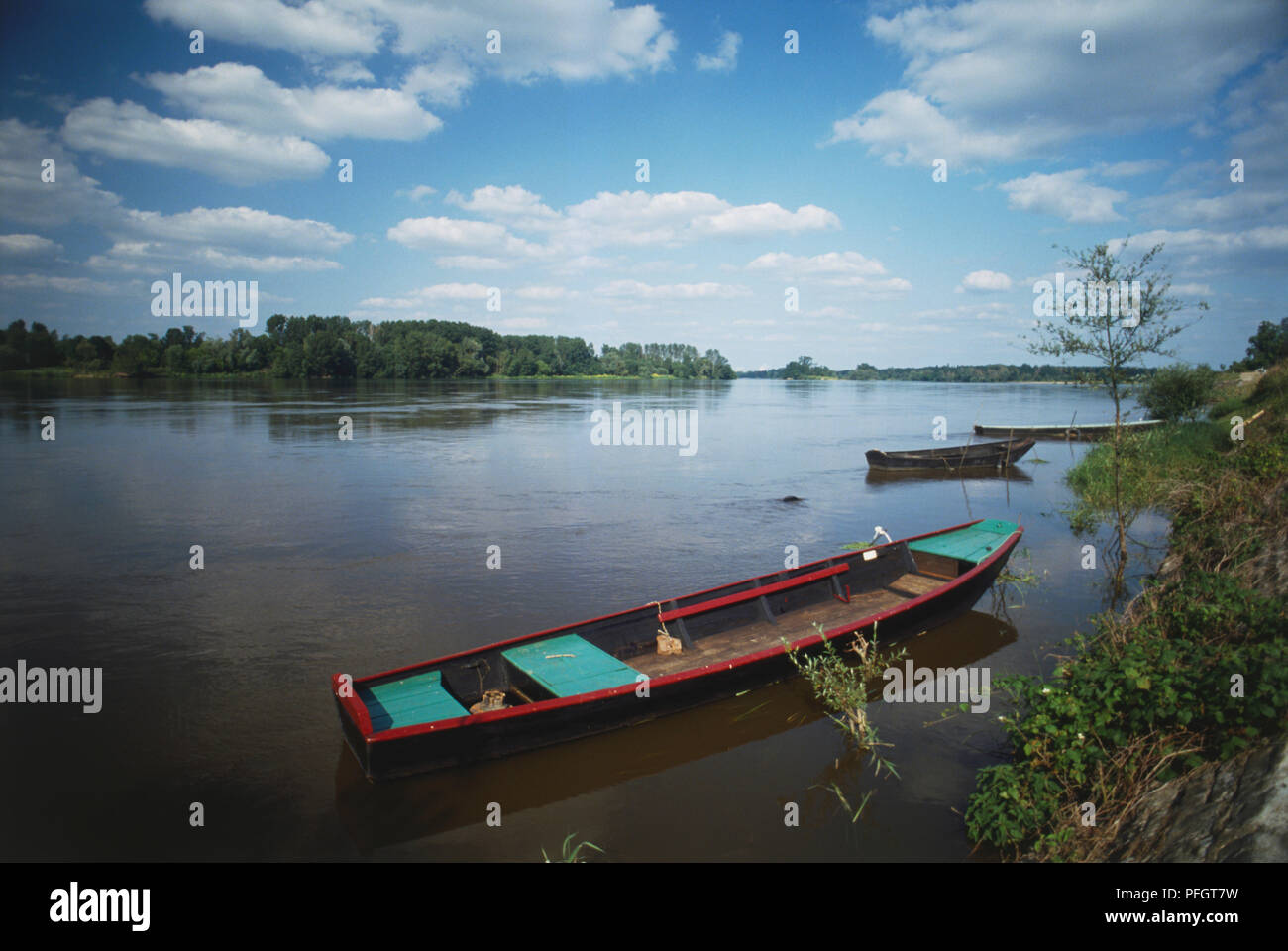 France, Loire Valley, Anjou, River Loire at Montsoreau, boat by riverside. Stock Photo