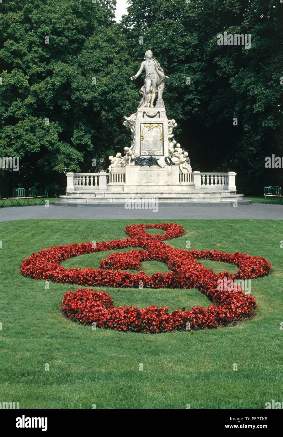 Austria, Vienna, Burggarten, Viktor Tilgner's statue of Mozart Stock Photo