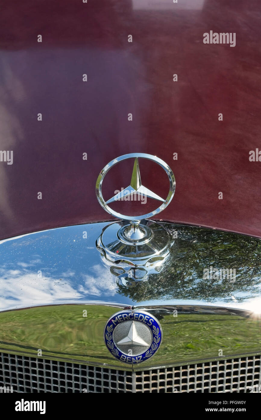 1952 Mercedes Benz hood ornament Stock Photo Alamy