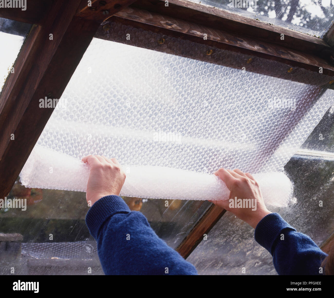 How To Use Bubble Wrap To Insulate Windows How Do I Insulate A Window