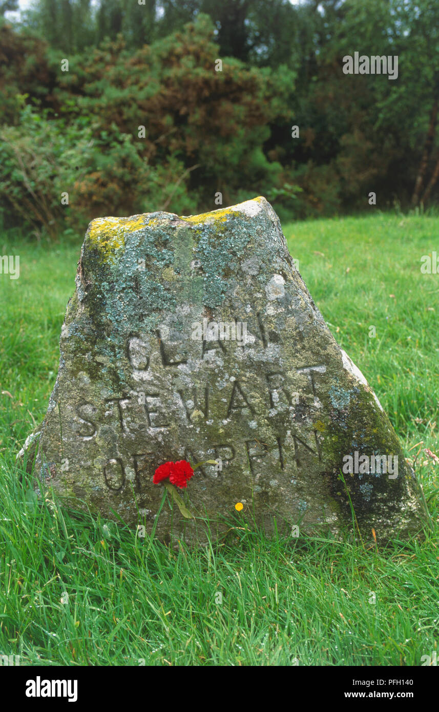Great Britain, Scotland, Highlands, Culloden, gravestone marking a clansman's grave on 18th century battlefield Stock Photo
