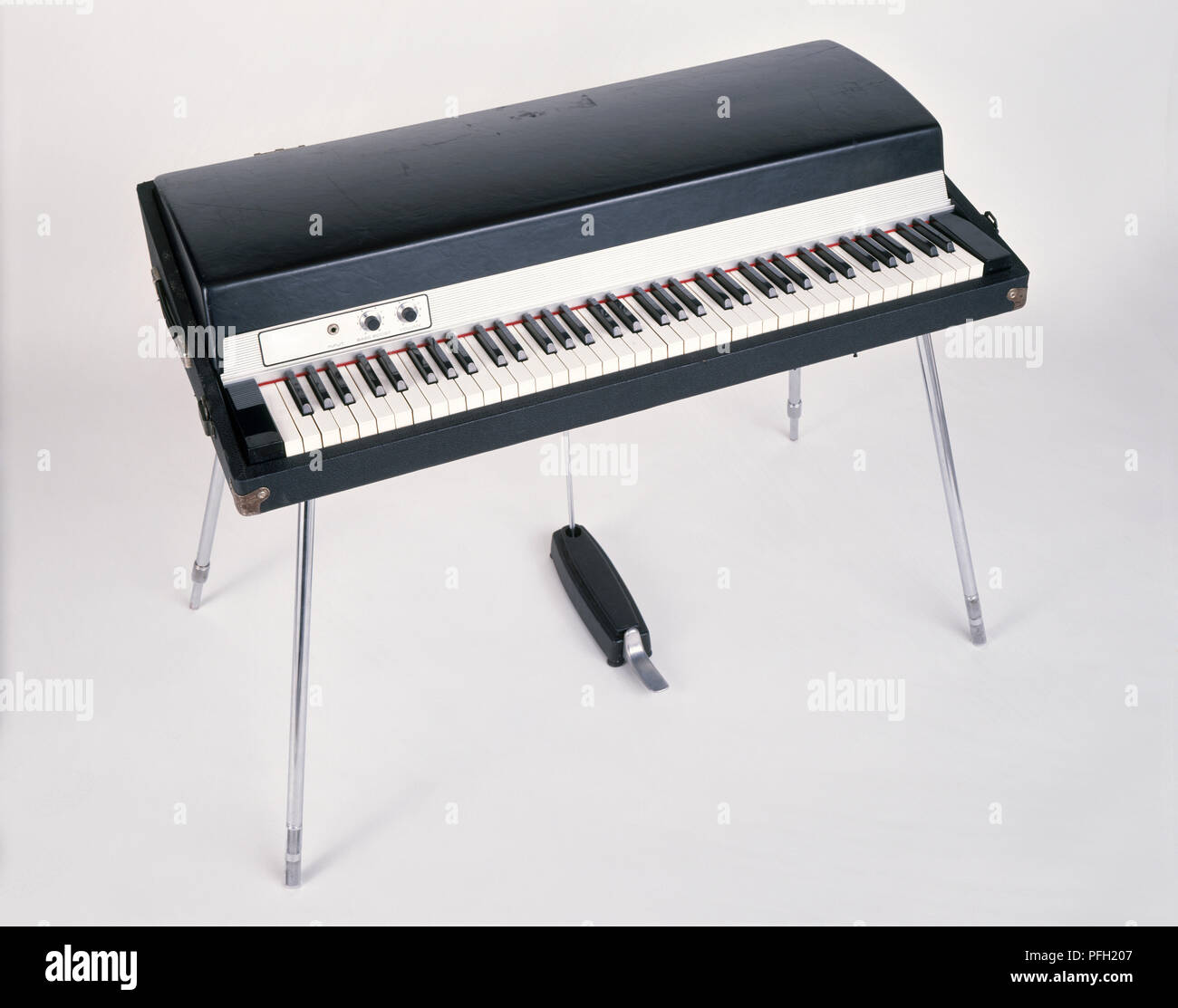 Fender rhodes hi-res stock photography and images - Alamy