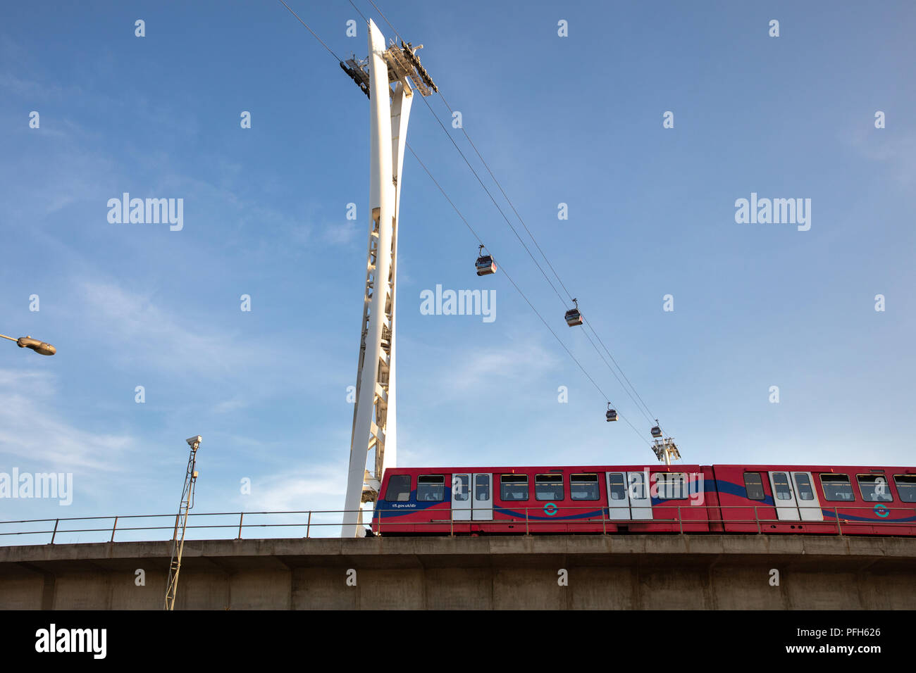 The cable car across the Thames in London Stock Photo Alamy