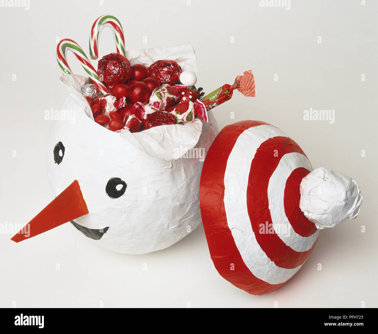 Decoration with papier mache hires stock photography and images Alamy