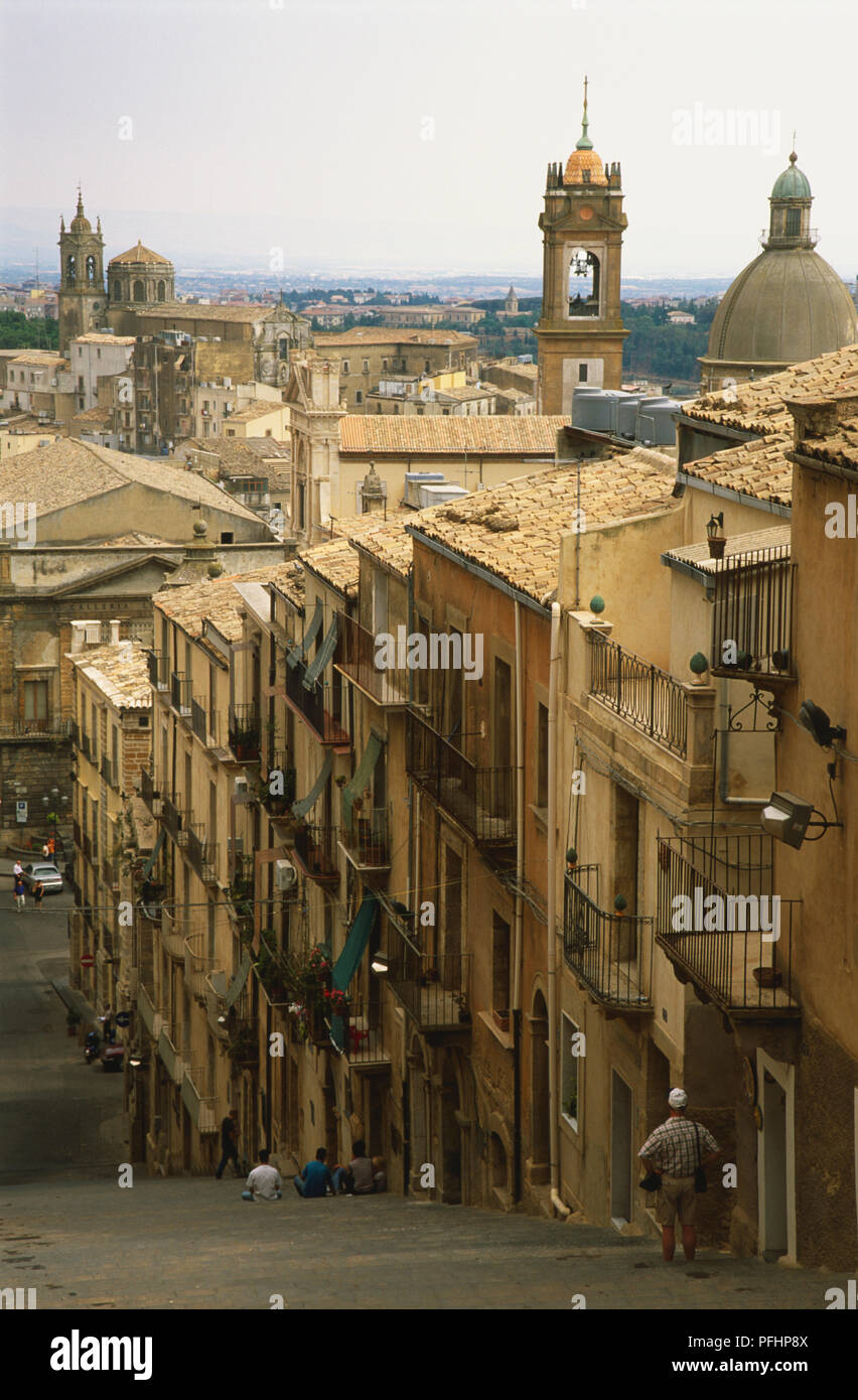 Italy, Sicily, Southeast Sicily, Caltagirone, housing lining steep