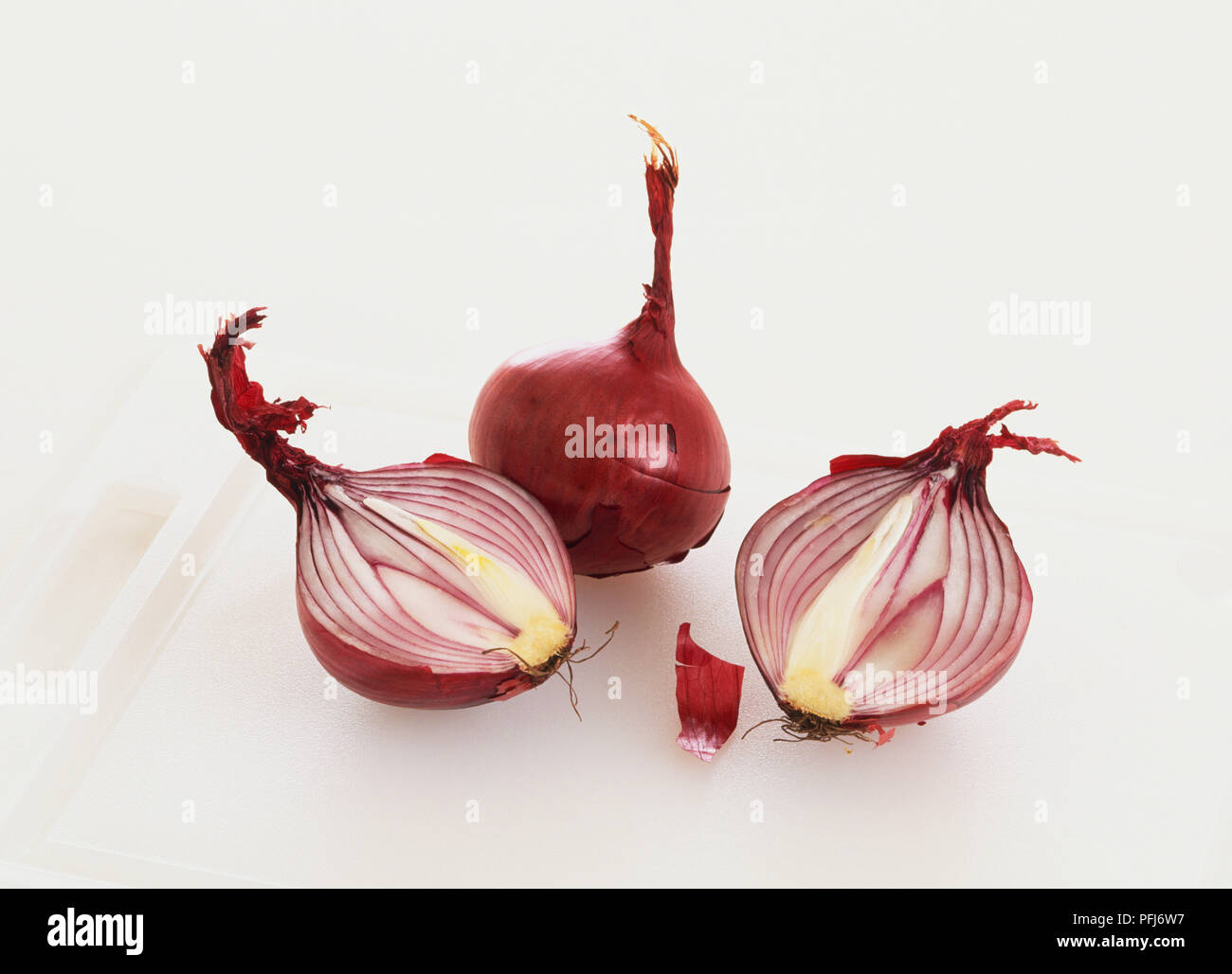 Whole red onion, red onion cut in half Stock Photo - Alamy
