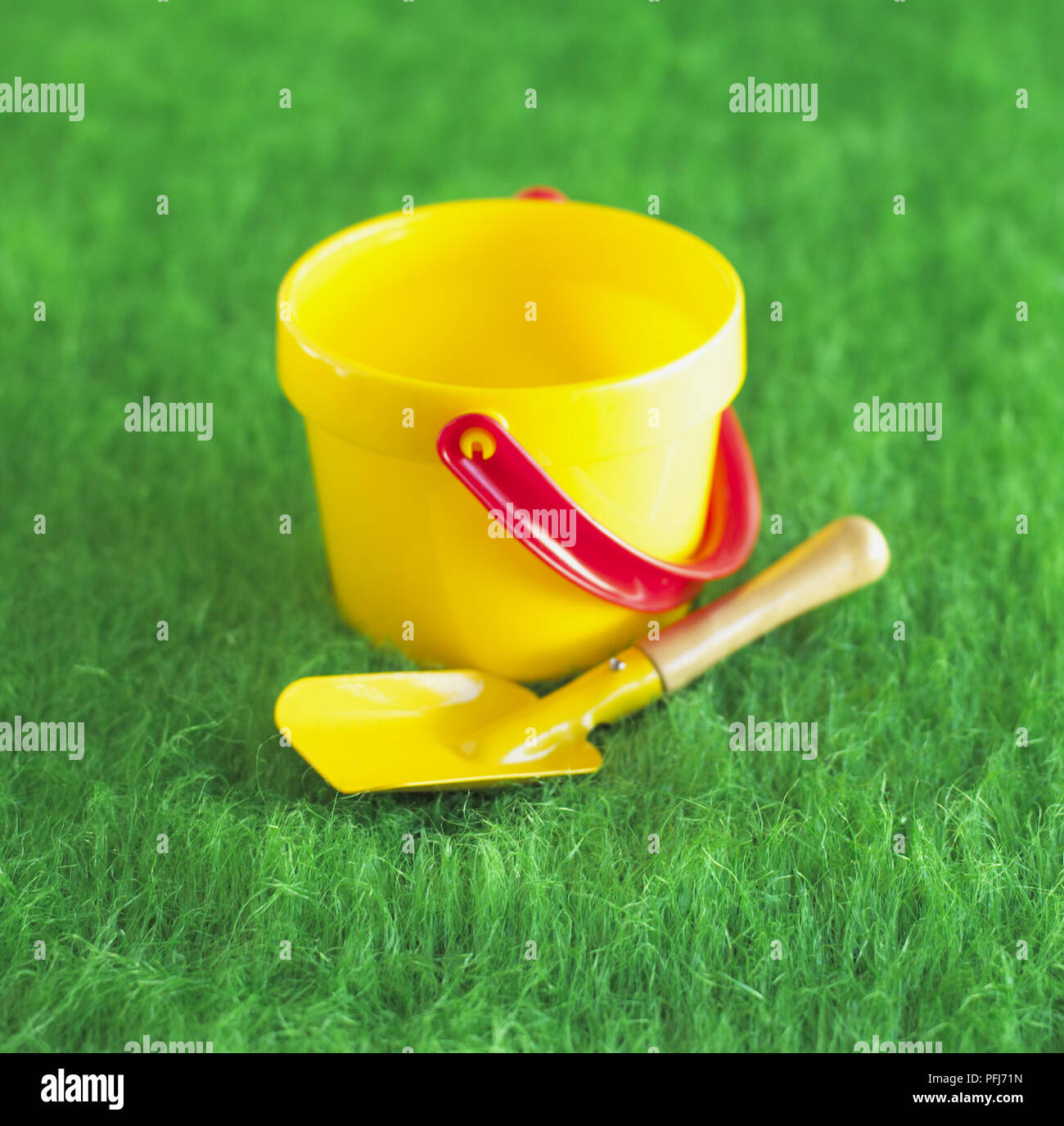 Children playing with bucket and spades hires stock photography and