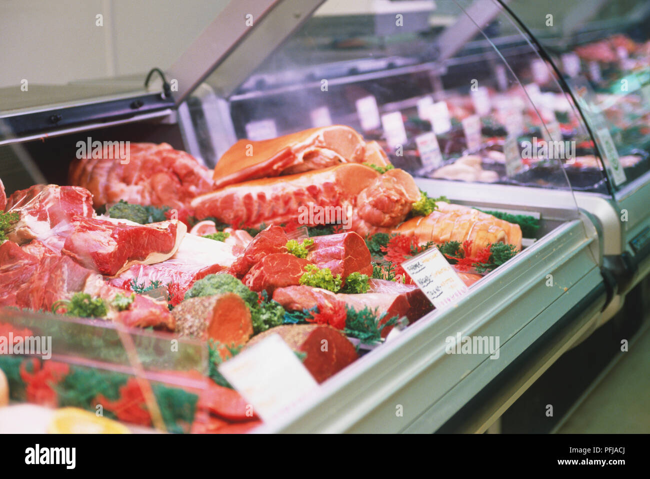 Supermarket meat display Stock Photo Alamy