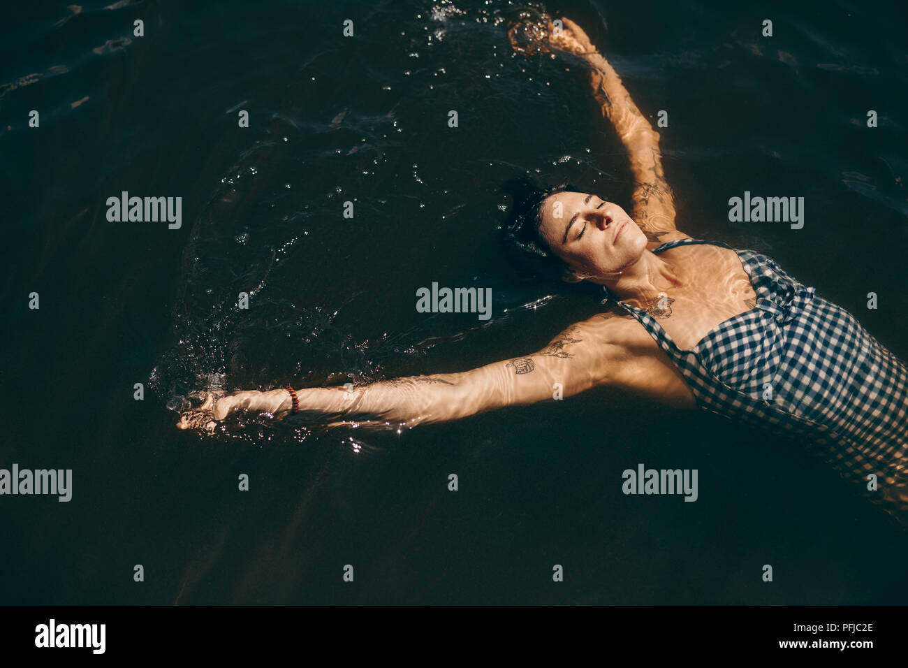 Swim backwards hires stock photography and images Alamy