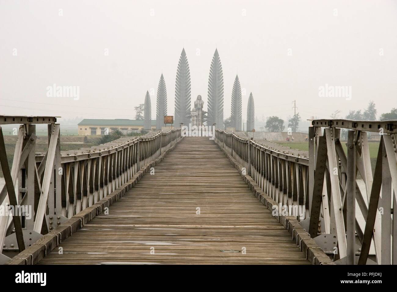 Vietnam, Demilitarized Zone (DMZ), Hien Luong Bridge over Ben Hai River