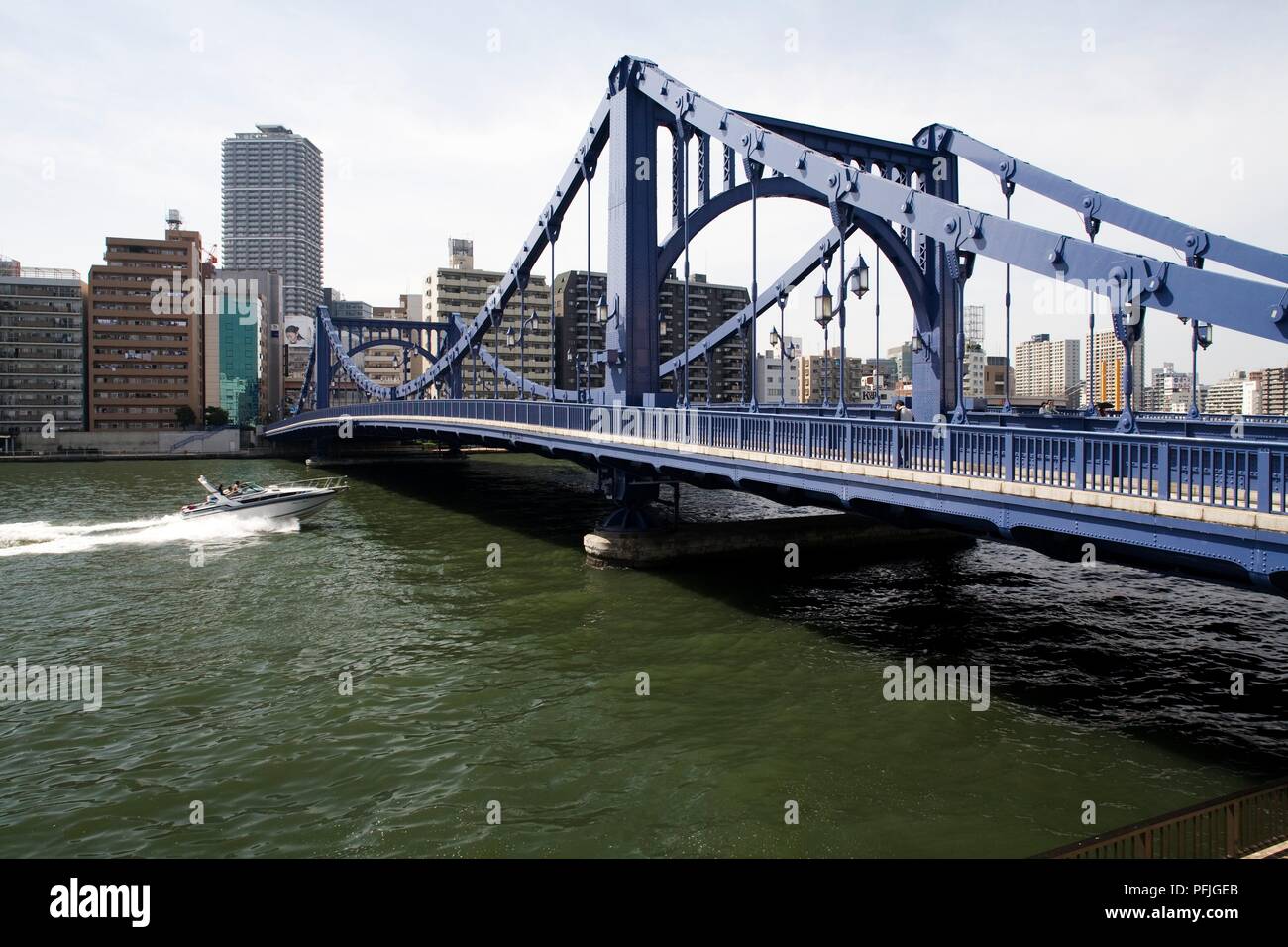 Japan, Tokyo, Kiyosumi, Koto-ku, Sumida River, view of Kiyosu Bridge and passing speedboat Stock Photo